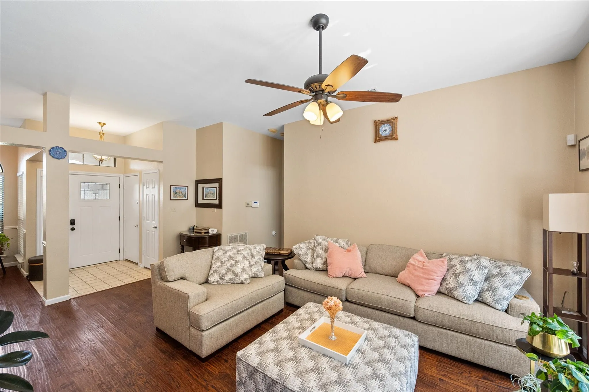 Single Family Residence For Sale in Tarrant County , 4137 Mapleridge Drive, Grapevine, Texas 76051, 3 Bedroom, 2 Bathroom, 2 Garage spaces, 2,142 Sqft, built in 1987, mls#21285342, Real Estate Agent in Grapevine, Homes For Sale in Tarrant county, Homes For Sale in Grapevine, Realtor in Grapevine Texas, Real Estate Brokerage Independent Realty Texas, Luminita Cordes Realtor