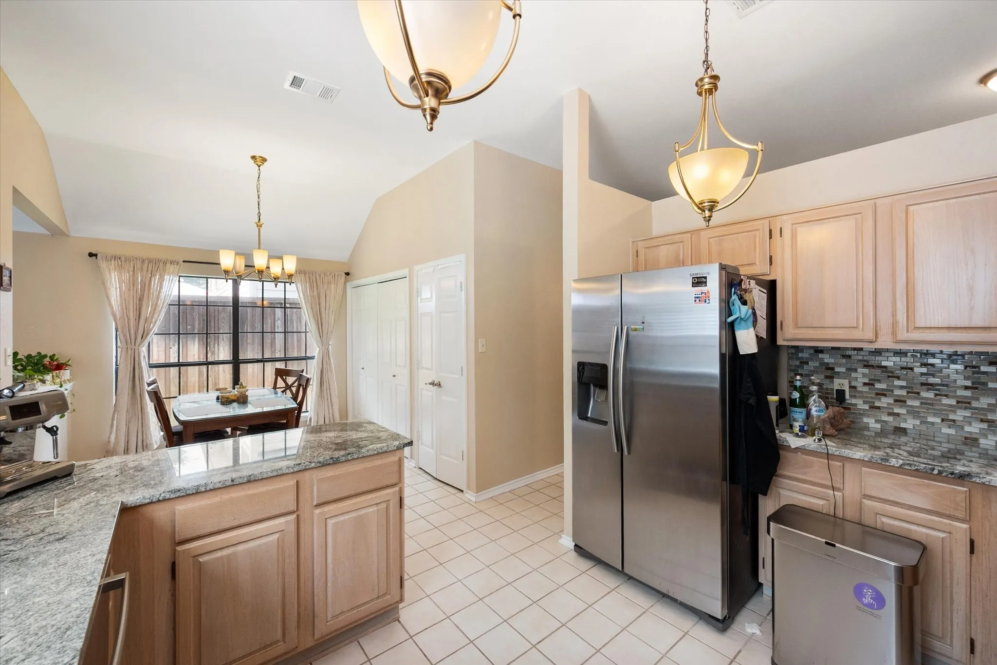 Single Family Residence For Sale in Tarrant County , 4137 Mapleridge Drive, Grapevine, Texas 76051, 3 Bedroom, 2 Bathroom, 2 Garage spaces, 2,142 Sqft, built in 1987, mls#21285342, Real Estate Agent in Grapevine, Homes For Sale in Tarrant county, Homes For Sale in Grapevine, Realtor in Grapevine Texas, Real Estate Brokerage Independent Realty Texas, Luminita Cordes Realtor