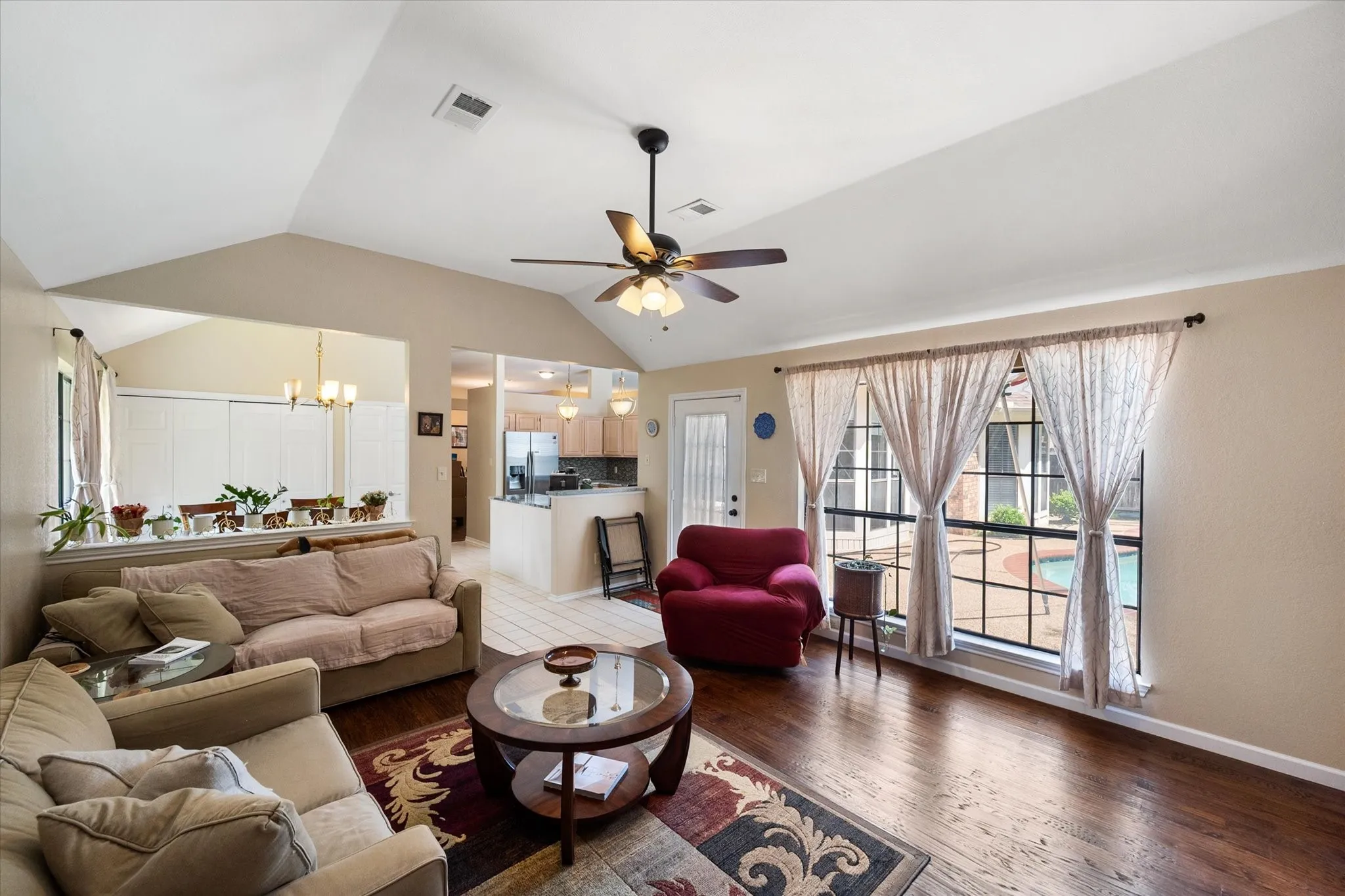 Single Family Residence For Sale in Tarrant County , 4137 Mapleridge Drive, Grapevine, Texas 76051, 3 Bedroom, 2 Bathroom, 2 Garage spaces, 2,142 Sqft, built in 1987, mls#21285342, Real Estate Agent in Grapevine, Homes For Sale in Tarrant county, Homes For Sale in Grapevine, Realtor in Grapevine Texas, Real Estate Brokerage Independent Realty Texas, Luminita Cordes Realtor