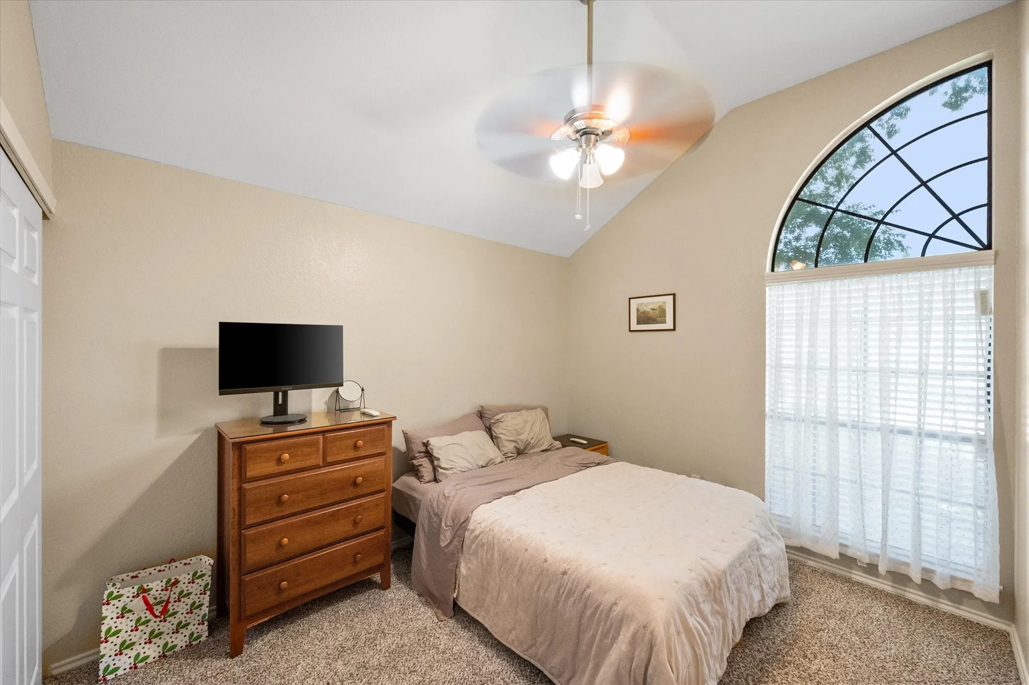 Single Family Residence For Sale in Tarrant County , 4137 Mapleridge Drive, Grapevine, Texas 76051, 3 Bedroom, 2 Bathroom, 2 Garage spaces, 2,142 Sqft, built in 1987, mls#21285342, Real Estate Agent in Grapevine, Homes For Sale in Tarrant county, Homes For Sale in Grapevine, Realtor in Grapevine Texas, Real Estate Brokerage Independent Realty Texas, Luminita Cordes Realtor