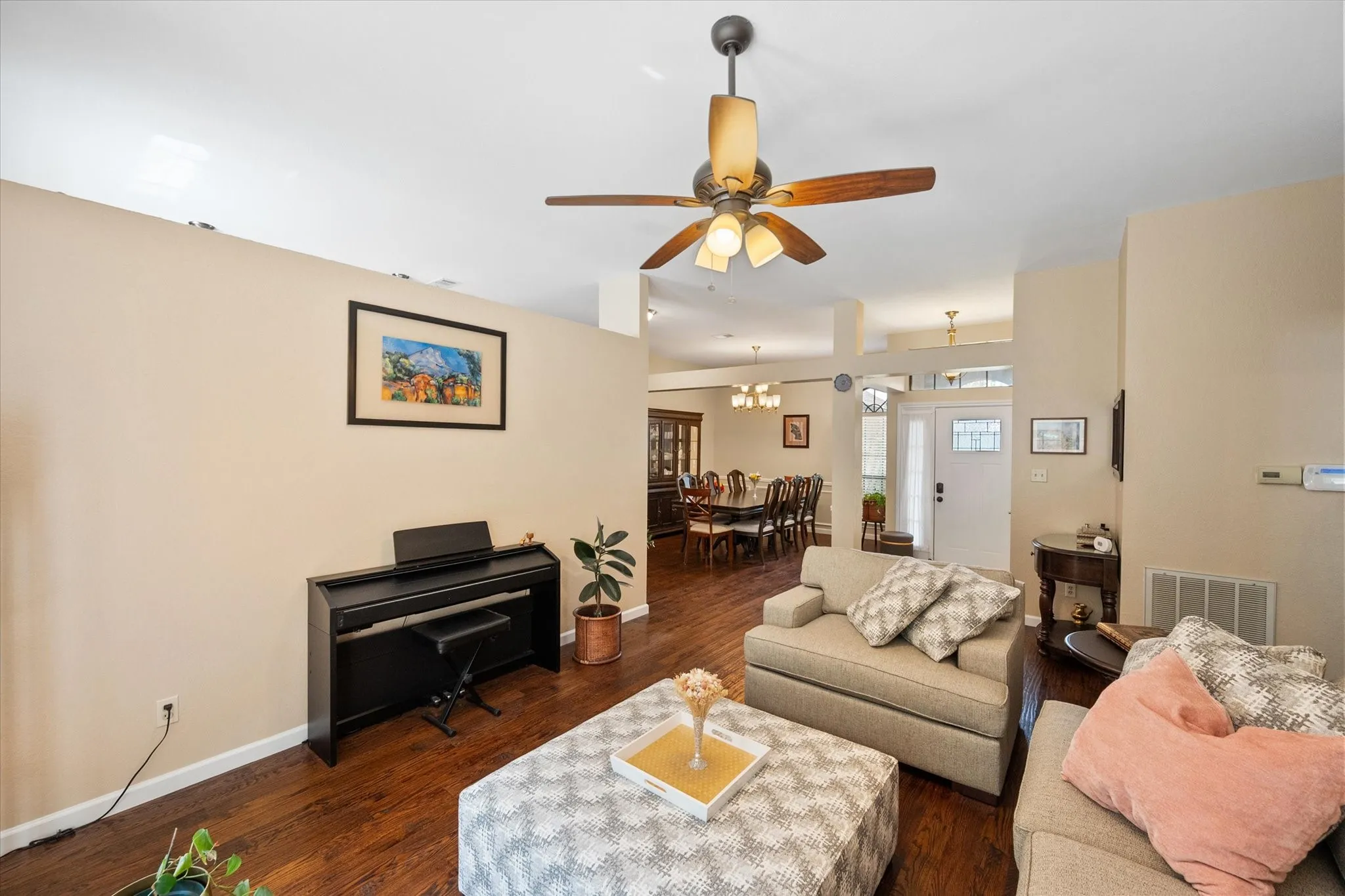 Single Family Residence For Sale in Tarrant County , 4137 Mapleridge Drive, Grapevine, Texas 76051, 3 Bedroom, 2 Bathroom, 2 Garage spaces, 2,142 Sqft, built in 1987, mls#21285342, Real Estate Agent in Grapevine, Homes For Sale in Tarrant county, Homes For Sale in Grapevine, Realtor in Grapevine Texas, Real Estate Brokerage Independent Realty Texas, Luminita Cordes Realtor
