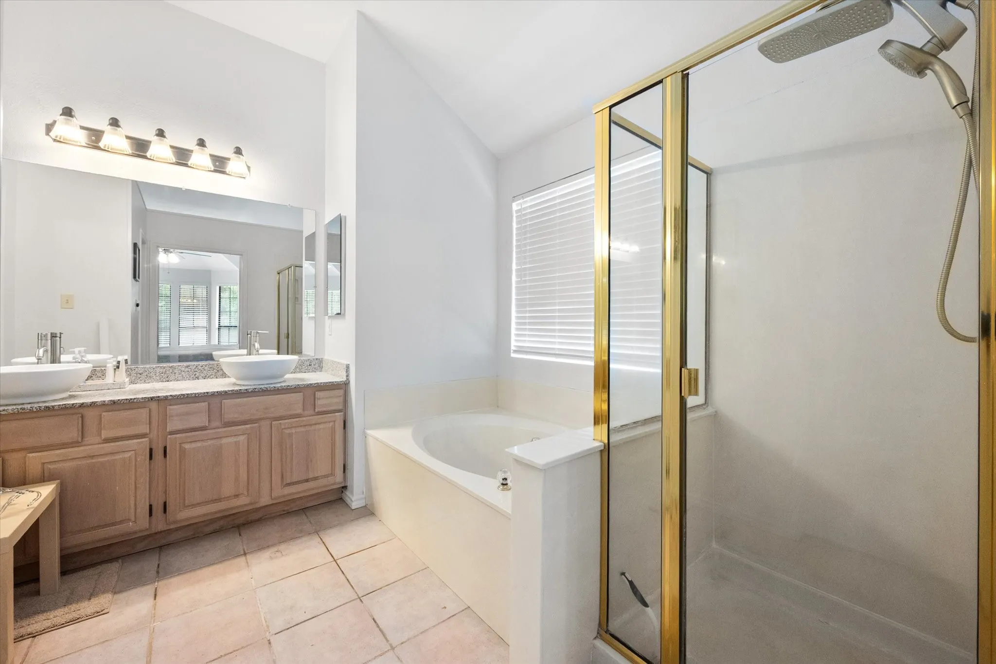 Single Family Residence For Sale in Tarrant County , 4137 Mapleridge Drive, Grapevine, Texas 76051, 3 Bedroom, 2 Bathroom, 2 Garage spaces, 2,142 Sqft, built in 1987, mls#21285342, Real Estate Agent in Grapevine, Homes For Sale in Tarrant county, Homes For Sale in Grapevine, Realtor in Grapevine Texas, Real Estate Brokerage Independent Realty Texas, Luminita Cordes Realtor