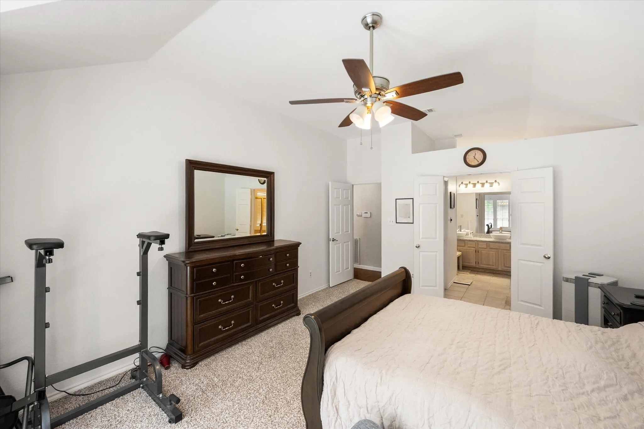 Single Family Residence For Sale in Tarrant County , 4137 Mapleridge Drive, Grapevine, Texas 76051, 3 Bedroom, 2 Bathroom, 2 Garage spaces, 2,142 Sqft, built in 1987, mls#21285342, Real Estate Agent in Grapevine, Homes For Sale in Tarrant county, Homes For Sale in Grapevine, Realtor in Grapevine Texas, Real Estate Brokerage Independent Realty Texas, Luminita Cordes Realtor