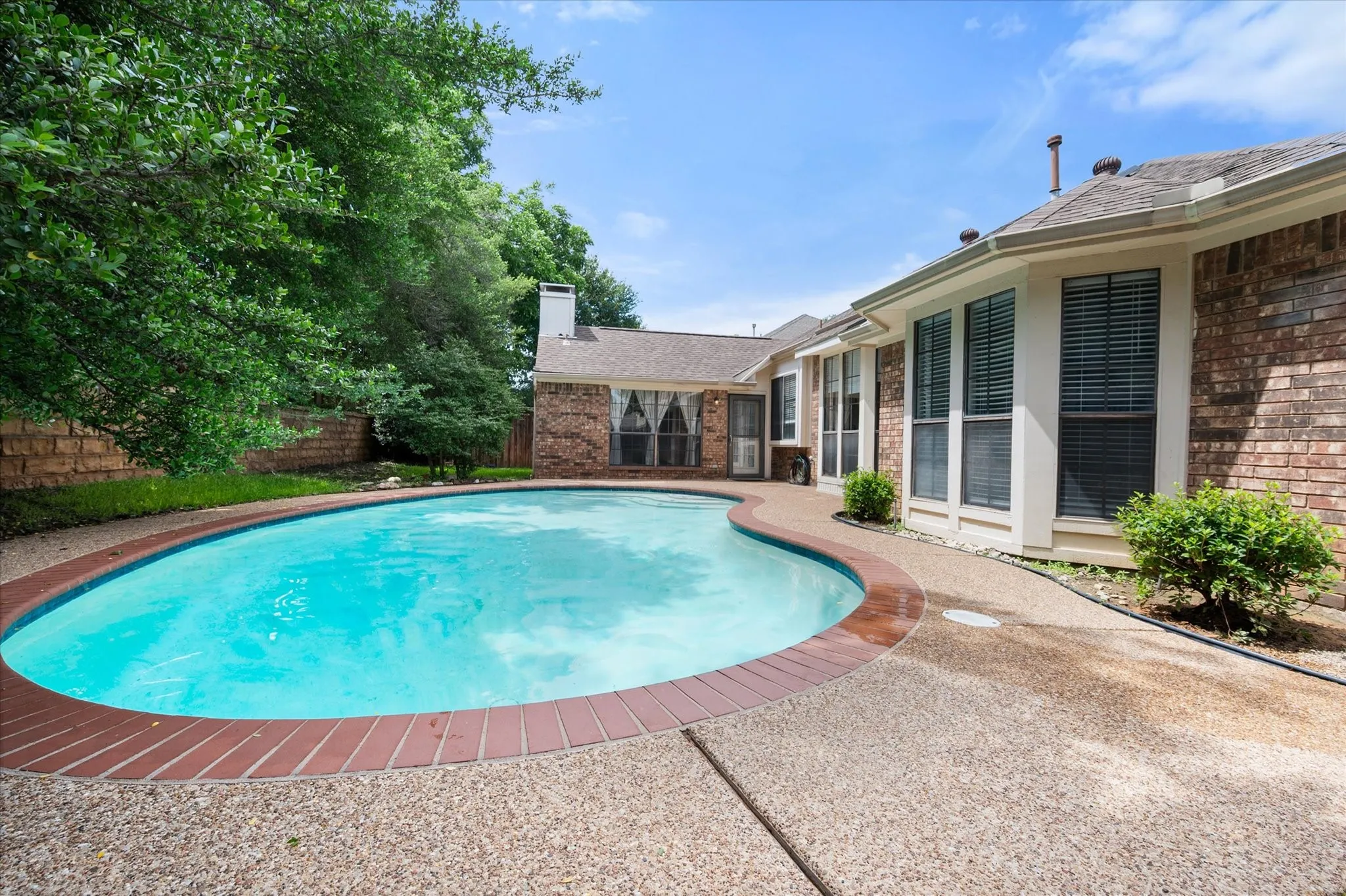 Single Family Residence For Sale in Tarrant County , 4137 Mapleridge Drive, Grapevine, Texas 76051, 3 Bedroom, 2 Bathroom, 2 Garage spaces, 2,142 Sqft, built in 1987, mls#21285342, Real Estate Agent in Grapevine, Homes For Sale in Tarrant county, Homes For Sale in Grapevine, Realtor in Grapevine Texas, Real Estate Brokerage Independent Realty Texas, Luminita Cordes Realtor