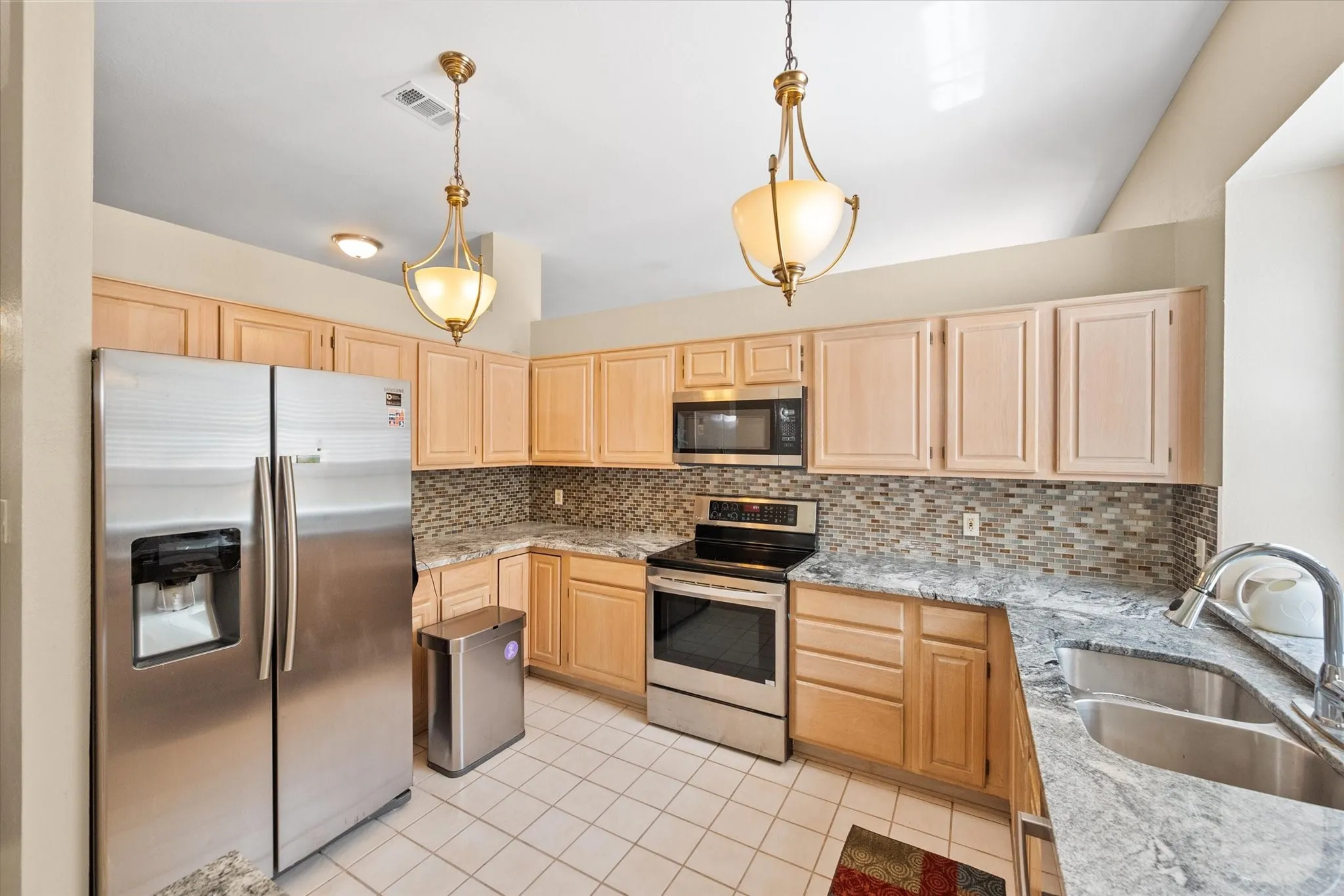 Single Family Residence For Sale in Tarrant County , 4137 Mapleridge Drive, Grapevine, Texas 76051, 3 Bedroom, 2 Bathroom, 2 Garage spaces, 2,142 Sqft, built in 1987, mls#21285342, Real Estate Agent in Grapevine, Homes For Sale in Tarrant county, Homes For Sale in Grapevine, Realtor in Grapevine Texas, Real Estate Brokerage Independent Realty Texas, Luminita Cordes Realtor