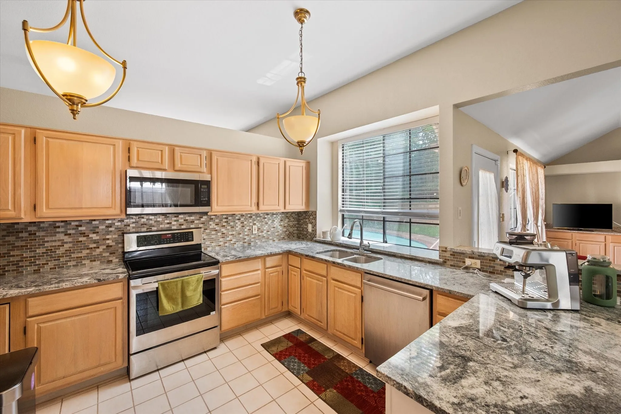 Single Family Residence For Sale in Tarrant County , 4137 Mapleridge Drive, Grapevine, Texas 76051, 3 Bedroom, 2 Bathroom, 2 Garage spaces, 2,142 Sqft, built in 1987, mls#21285342, Real Estate Agent in Grapevine, Homes For Sale in Tarrant county, Homes For Sale in Grapevine, Realtor in Grapevine Texas, Real Estate Brokerage Independent Realty Texas, Luminita Cordes Realtor