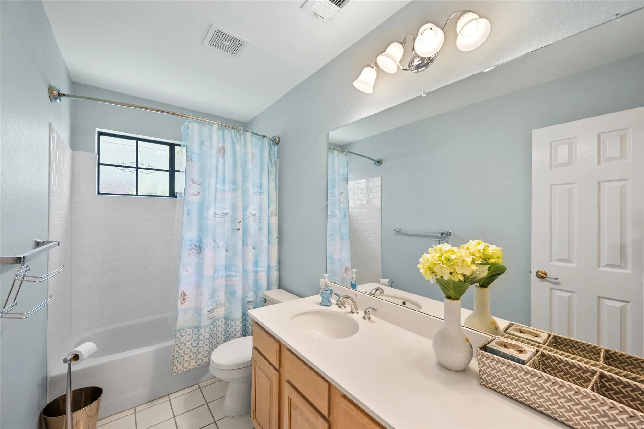 Single Family Residence For Sale in Tarrant County , 4137 Mapleridge Drive, Grapevine, Texas 76051, 3 Bedroom, 2 Bathroom, 2 Garage spaces, 2,142 Sqft, built in 1987, mls#21285342, Real Estate Agent in Grapevine, Homes For Sale in Tarrant county, Homes For Sale in Grapevine, Realtor in Grapevine Texas, Real Estate Brokerage Independent Realty Texas, Luminita Cordes Realtor