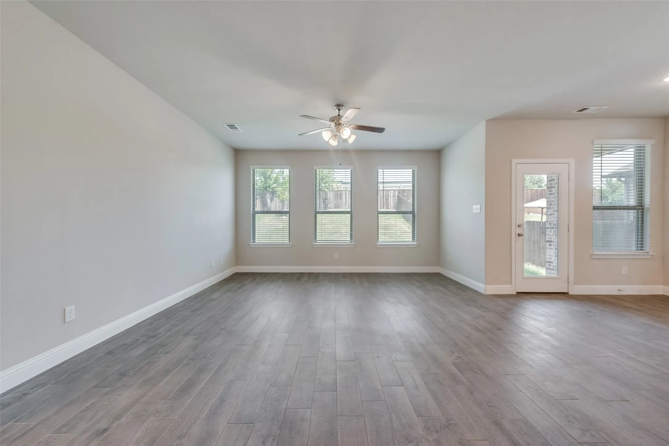 Single Family Residence For Sale in Collin County , 2800 Country Church Road, Mc Kinney, Texas 75071, 4 Bedroom, 3 Bathroom, 2 Garage spaces, 2,655 Sqft, built in 2020, mls#21285292, Real Estate Agent in Mc Kinney, Homes For Sale in Collin county, Homes For Sale in Mc Kinney, Realtor in Mc Kinney Texas, Real Estate Brokerage Independent Realty Texas, Luminita Cordes Realtor