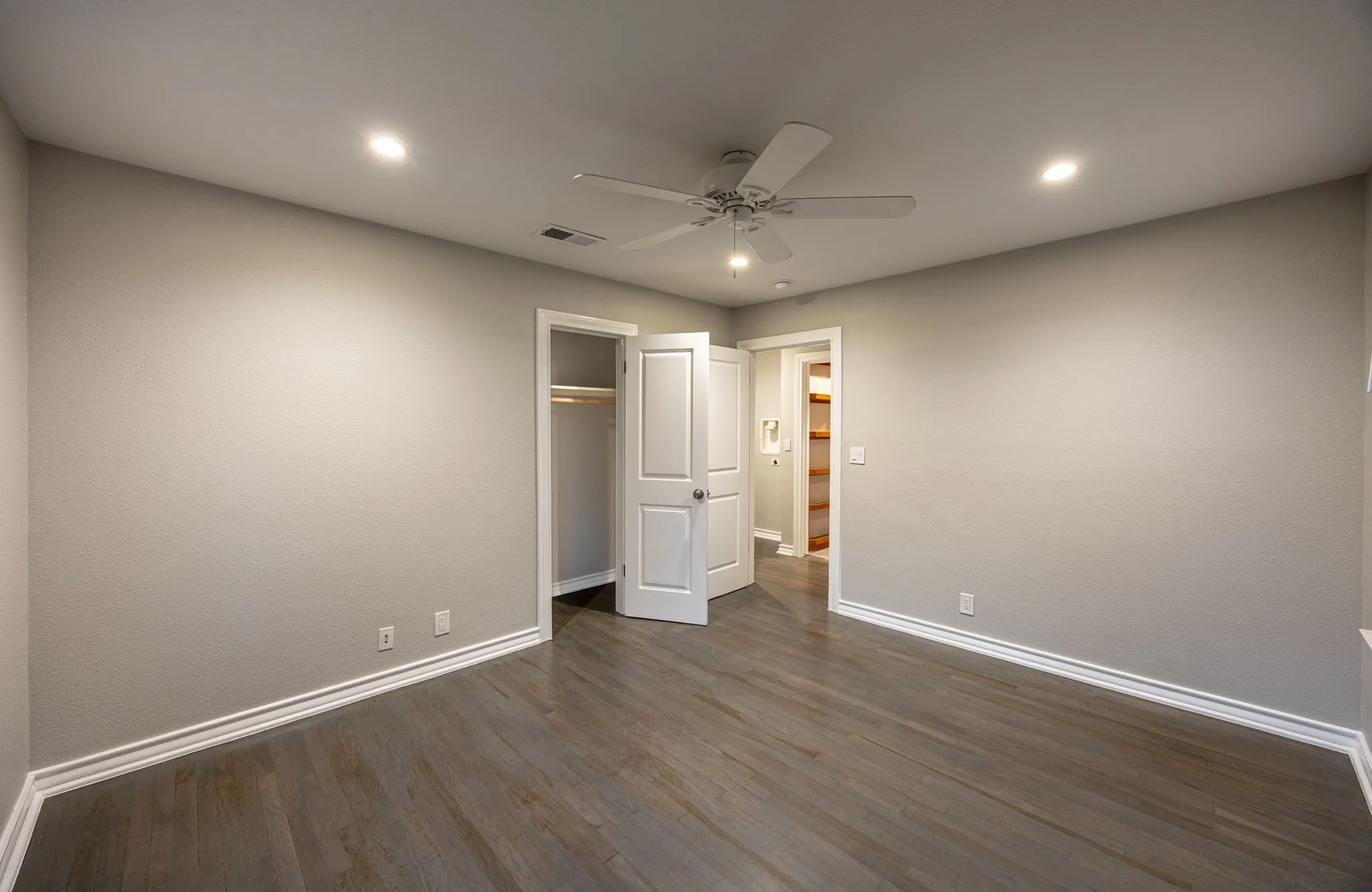 Single Family Residence For Sale in Tarrant County , 4324 Geddes Avenue, Fort Worth, Texas 76107, 2 Bedrooms, 2 Bathrooms, Garage spaces, 750 Sqft, built in 1942, Price $299,000, mls#21286094, Real Estate Agent in Fort Worth, Homes For Sale in Tarrant county, Homes For Sale in Fort Worth, Realtor in Fort Worth Texas, Real Estate Brokerage Independent Realty Texas, Luminita Cordes Realtor