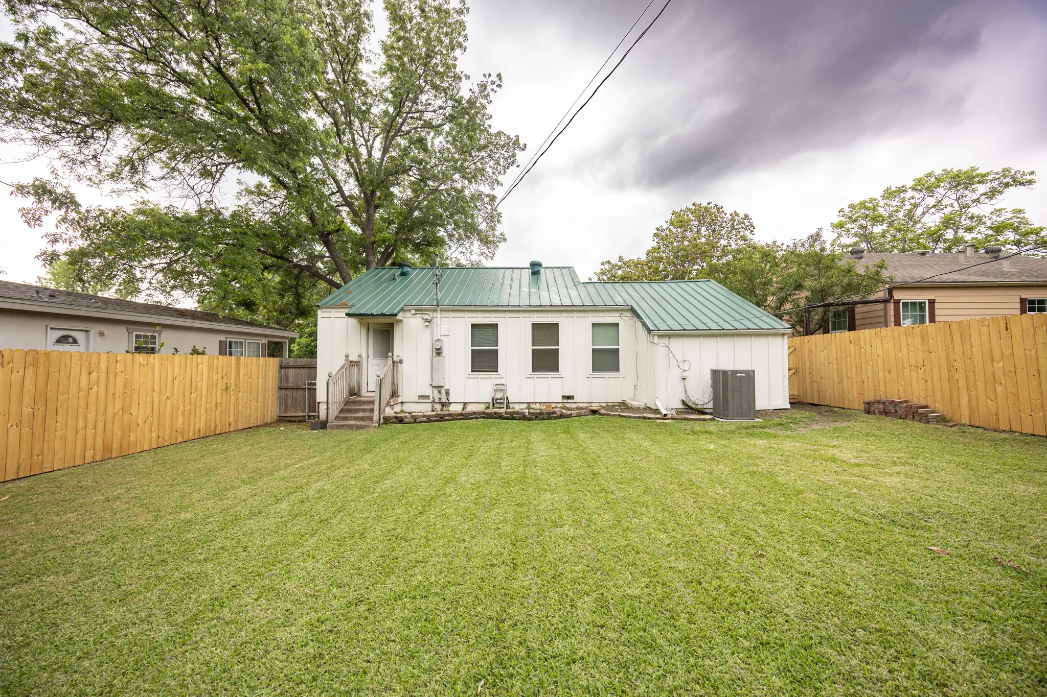 Single Family Residence For Sale in Tarrant County , 4324 Geddes Avenue, Fort Worth, Texas 76107, 2 Bedrooms, 2 Bathrooms, Garage spaces, 750 Sqft, built in 1942, Price $299,000, mls#21286094, Real Estate Agent in Fort Worth, Homes For Sale in Tarrant county, Homes For Sale in Fort Worth, Realtor in Fort Worth Texas, Real Estate Brokerage Independent Realty Texas, Luminita Cordes Realtor