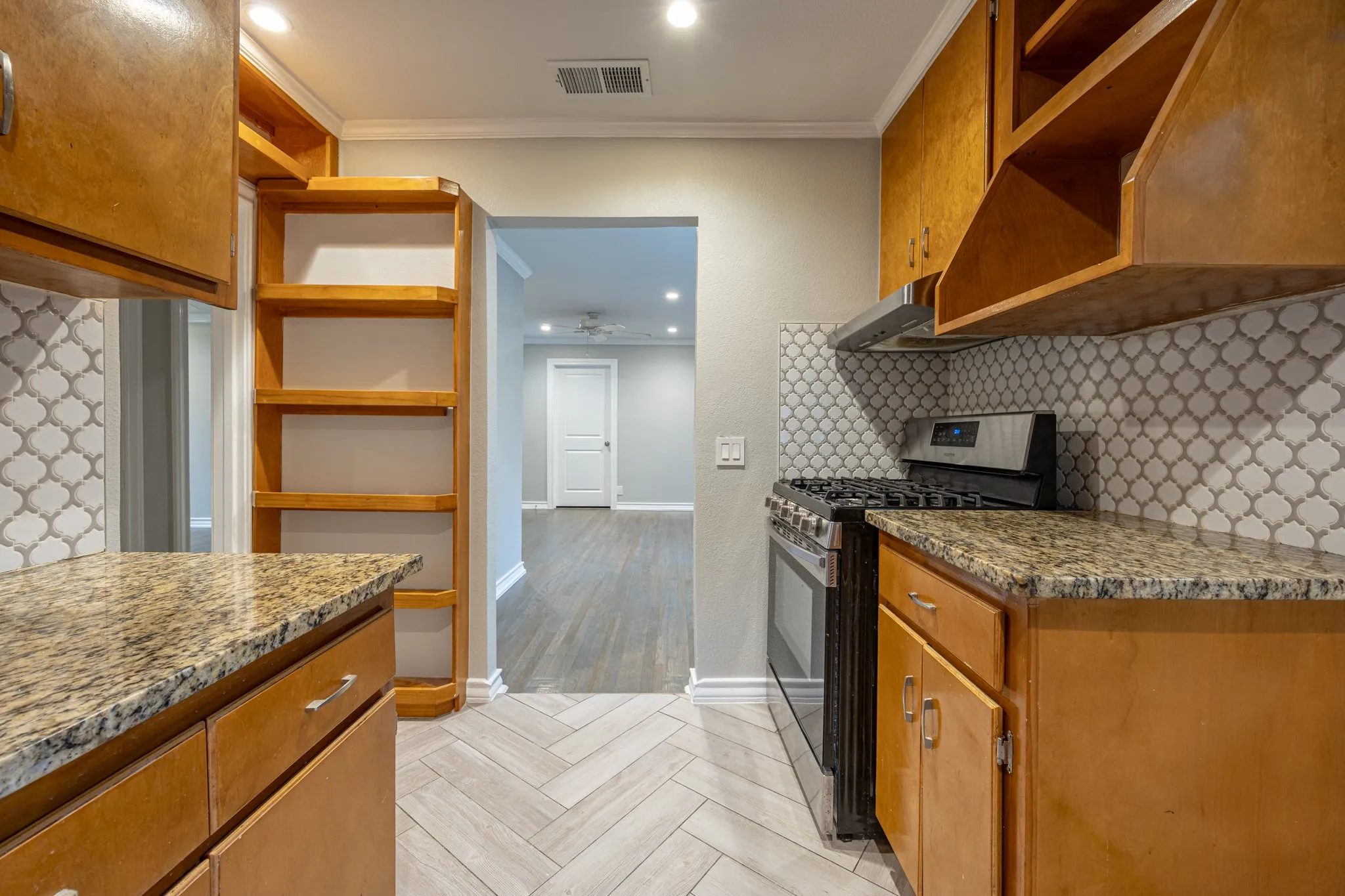 Single Family Residence For Sale in Tarrant County , 4324 Geddes Avenue, Fort Worth, Texas 76107, 2 Bedrooms, 2 Bathrooms, Garage spaces, 750 Sqft, built in 1942, Price $299,000, mls#21286094, Real Estate Agent in Fort Worth, Homes For Sale in Tarrant county, Homes For Sale in Fort Worth, Realtor in Fort Worth Texas, Real Estate Brokerage Independent Realty Texas, Luminita Cordes Realtor