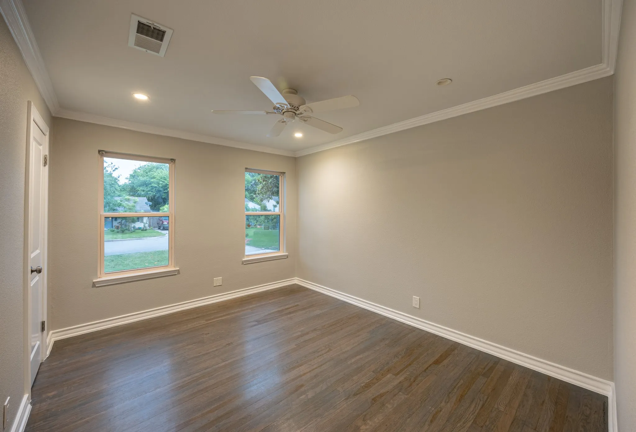 Single Family Residence For Sale in Tarrant County , 4324 Geddes Avenue, Fort Worth, Texas 76107, 2 Bedrooms, 2 Bathrooms, Garage spaces, 750 Sqft, built in 1942, Price $299,000, mls#21286094, Real Estate Agent in Fort Worth, Homes For Sale in Tarrant county, Homes For Sale in Fort Worth, Realtor in Fort Worth Texas, Real Estate Brokerage Independent Realty Texas, Luminita Cordes Realtor