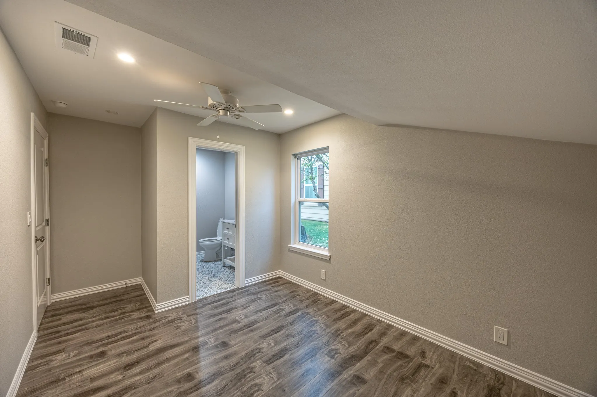 Single Family Residence For Sale in Tarrant County , 4324 Geddes Avenue, Fort Worth, Texas 76107, 2 Bedrooms, 2 Bathrooms, Garage spaces, 750 Sqft, built in 1942, Price $299,000, mls#21286094, Real Estate Agent in Fort Worth, Homes For Sale in Tarrant county, Homes For Sale in Fort Worth, Realtor in Fort Worth Texas, Real Estate Brokerage Independent Realty Texas, Luminita Cordes Realtor