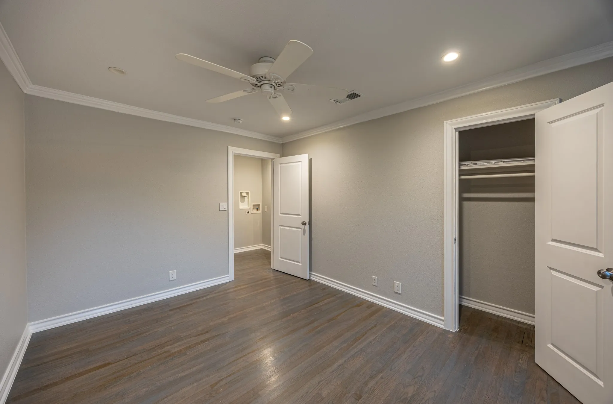 Single Family Residence For Sale in Tarrant County , 4324 Geddes Avenue, Fort Worth, Texas 76107, 2 Bedrooms, 2 Bathrooms, Garage spaces, 750 Sqft, built in 1942, Price $299,000, mls#21286094, Real Estate Agent in Fort Worth, Homes For Sale in Tarrant county, Homes For Sale in Fort Worth, Realtor in Fort Worth Texas, Real Estate Brokerage Independent Realty Texas, Luminita Cordes Realtor