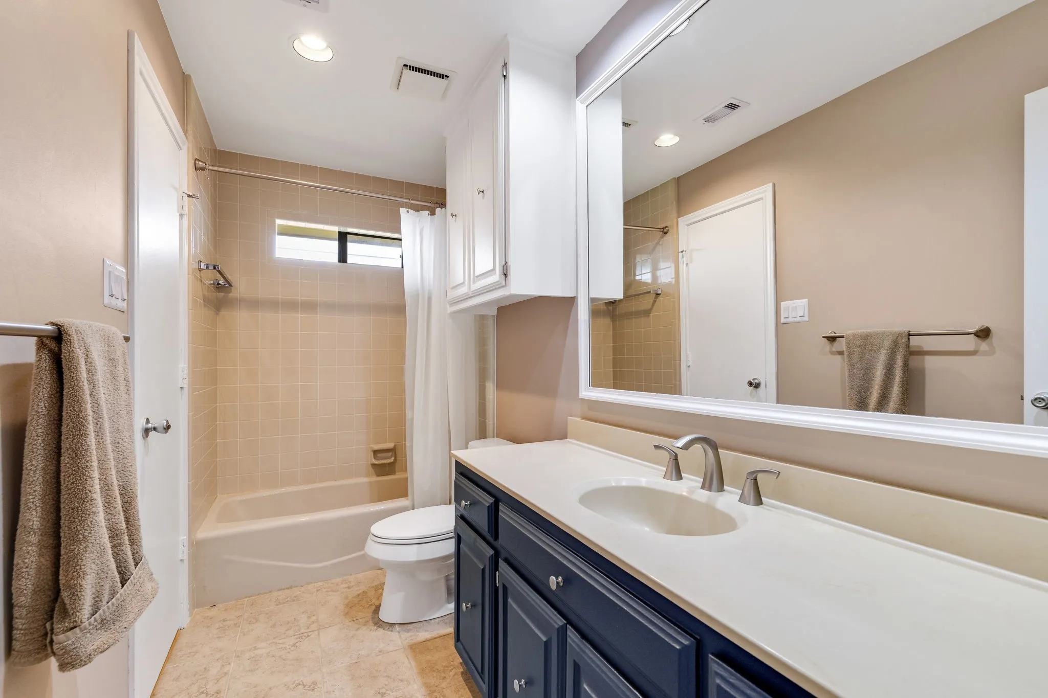 Single Family Residence For Sale in Collin County , 5812 Gallant Fox Lane, Plano, Texas 75093, 4 Bedroom, 4 Bathroom, 2 Garage spaces, 3,120 Sqft, built in 1982, mls#21282975, Real Estate Agent in Plano, Homes For Sale in Collin county, Homes For Sale in Plano, Realtor in Plano Texas, Real Estate Brokerage Independent Realty Texas, Luminita Cordes Realtor