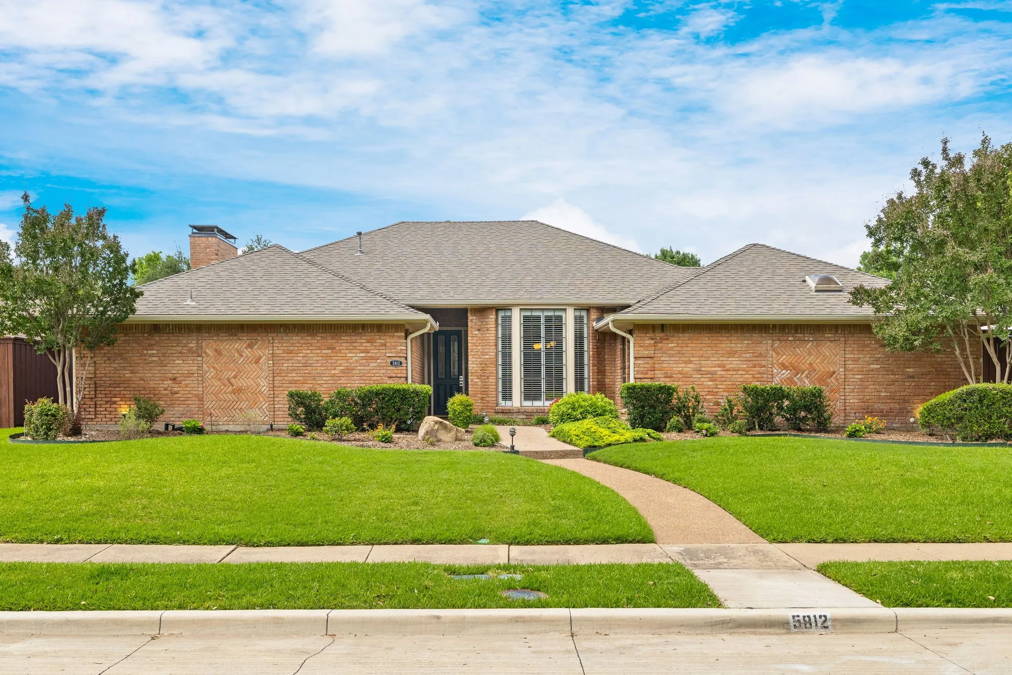 Single Family Residence For Sale in Collin County , 5812 Gallant Fox Lane, Plano, Texas 75093, 4 Bedroom, 4 Bathroom, 2 Garage spaces, 3,120 Sqft, built in 1982, mls#21282975, Real Estate Agent in Plano, Homes For Sale in Collin county, Homes For Sale in Plano, Realtor in Plano Texas, Real Estate Brokerage Independent Realty Texas, Luminita Cordes Realtor