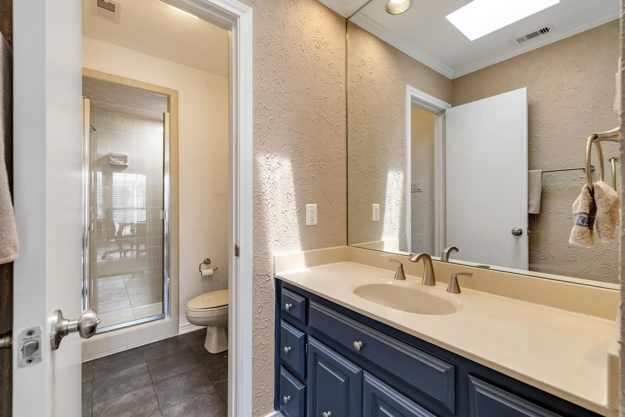 Single Family Residence For Sale in Collin County , 5812 Gallant Fox Lane, Plano, Texas 75093, 4 Bedroom, 4 Bathroom, 2 Garage spaces, 3,120 Sqft, built in 1982, mls#21282975, Real Estate Agent in Plano, Homes For Sale in Collin county, Homes For Sale in Plano, Realtor in Plano Texas, Real Estate Brokerage Independent Realty Texas, Luminita Cordes Realtor