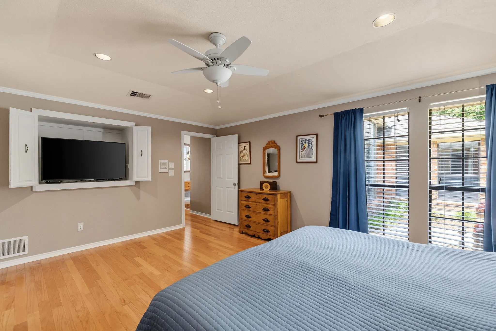 Single Family Residence For Sale in Collin County , 5812 Gallant Fox Lane, Plano, Texas 75093, 4 Bedroom, 4 Bathroom, 2 Garage spaces, 3,120 Sqft, built in 1982, mls#21282975, Real Estate Agent in Plano, Homes For Sale in Collin county, Homes For Sale in Plano, Realtor in Plano Texas, Real Estate Brokerage Independent Realty Texas, Luminita Cordes Realtor
