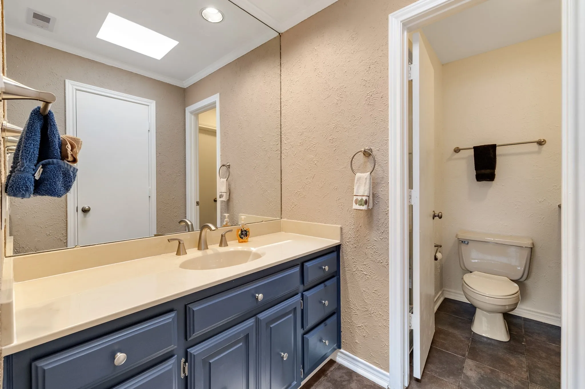 Single Family Residence For Sale in Collin County , 5812 Gallant Fox Lane, Plano, Texas 75093, 4 Bedroom, 4 Bathroom, 2 Garage spaces, 3,120 Sqft, built in 1982, mls#21282975, Real Estate Agent in Plano, Homes For Sale in Collin county, Homes For Sale in Plano, Realtor in Plano Texas, Real Estate Brokerage Independent Realty Texas, Luminita Cordes Realtor