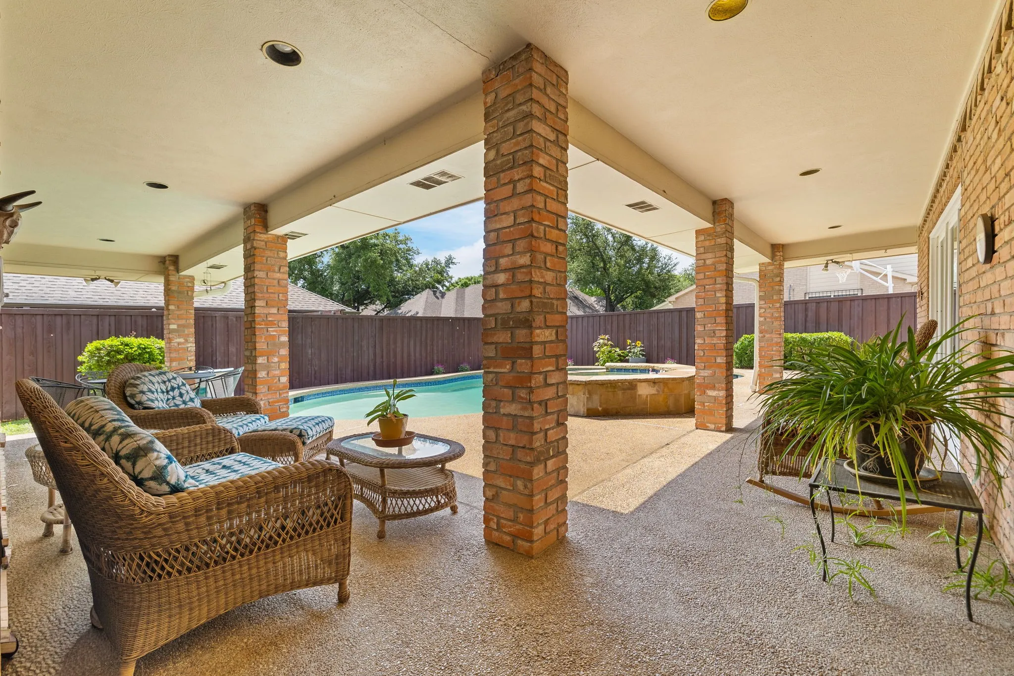 Single Family Residence For Sale in Collin County , 5812 Gallant Fox Lane, Plano, Texas 75093, 4 Bedroom, 4 Bathroom, 2 Garage spaces, 3,120 Sqft, built in 1982, mls#21282975, Real Estate Agent in Plano, Homes For Sale in Collin county, Homes For Sale in Plano, Realtor in Plano Texas, Real Estate Brokerage Independent Realty Texas, Luminita Cordes Realtor
