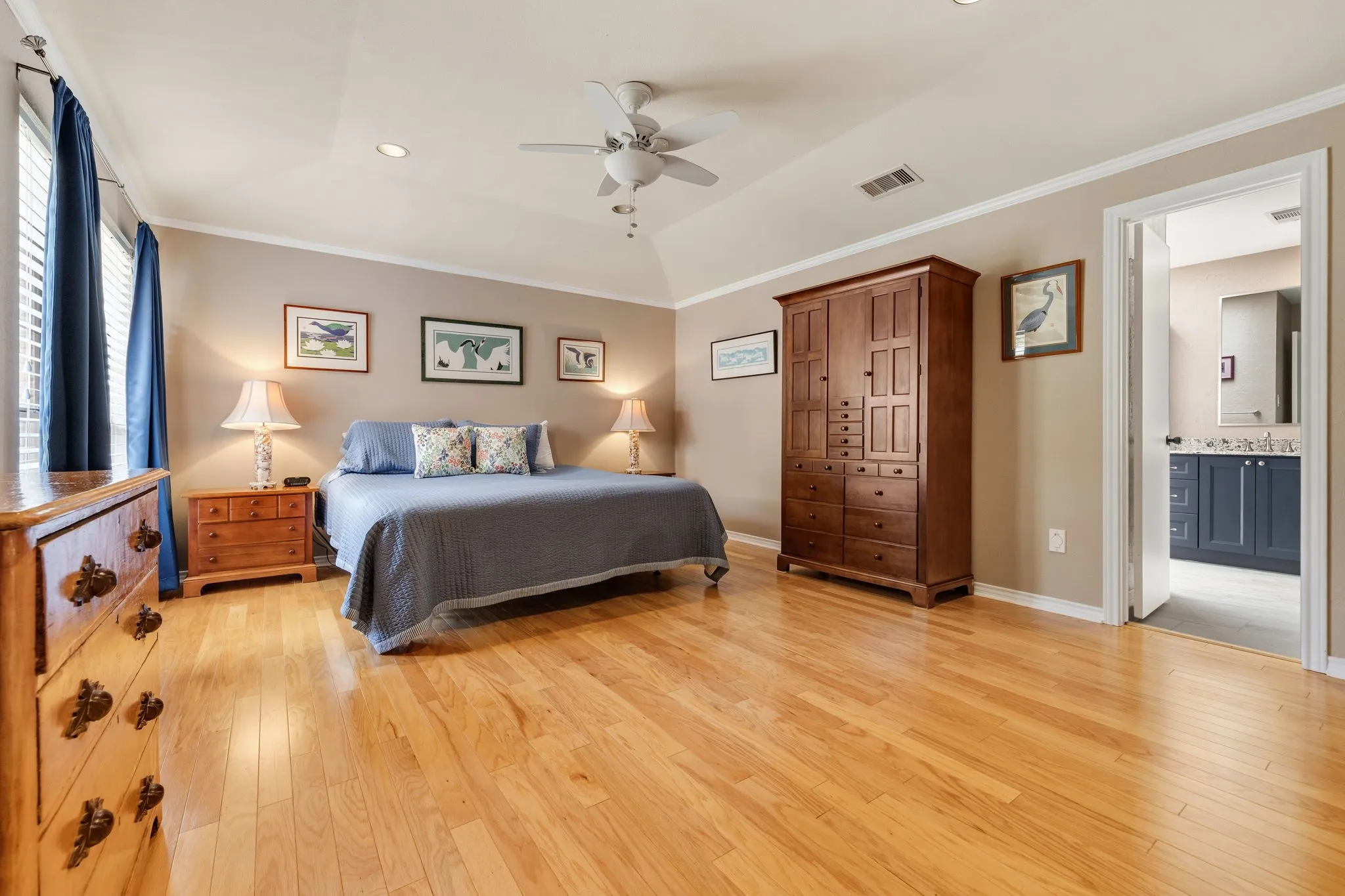 Single Family Residence For Sale in Collin County , 5812 Gallant Fox Lane, Plano, Texas 75093, 4 Bedroom, 4 Bathroom, 2 Garage spaces, 3,120 Sqft, built in 1982, mls#21282975, Real Estate Agent in Plano, Homes For Sale in Collin county, Homes For Sale in Plano, Realtor in Plano Texas, Real Estate Brokerage Independent Realty Texas, Luminita Cordes Realtor