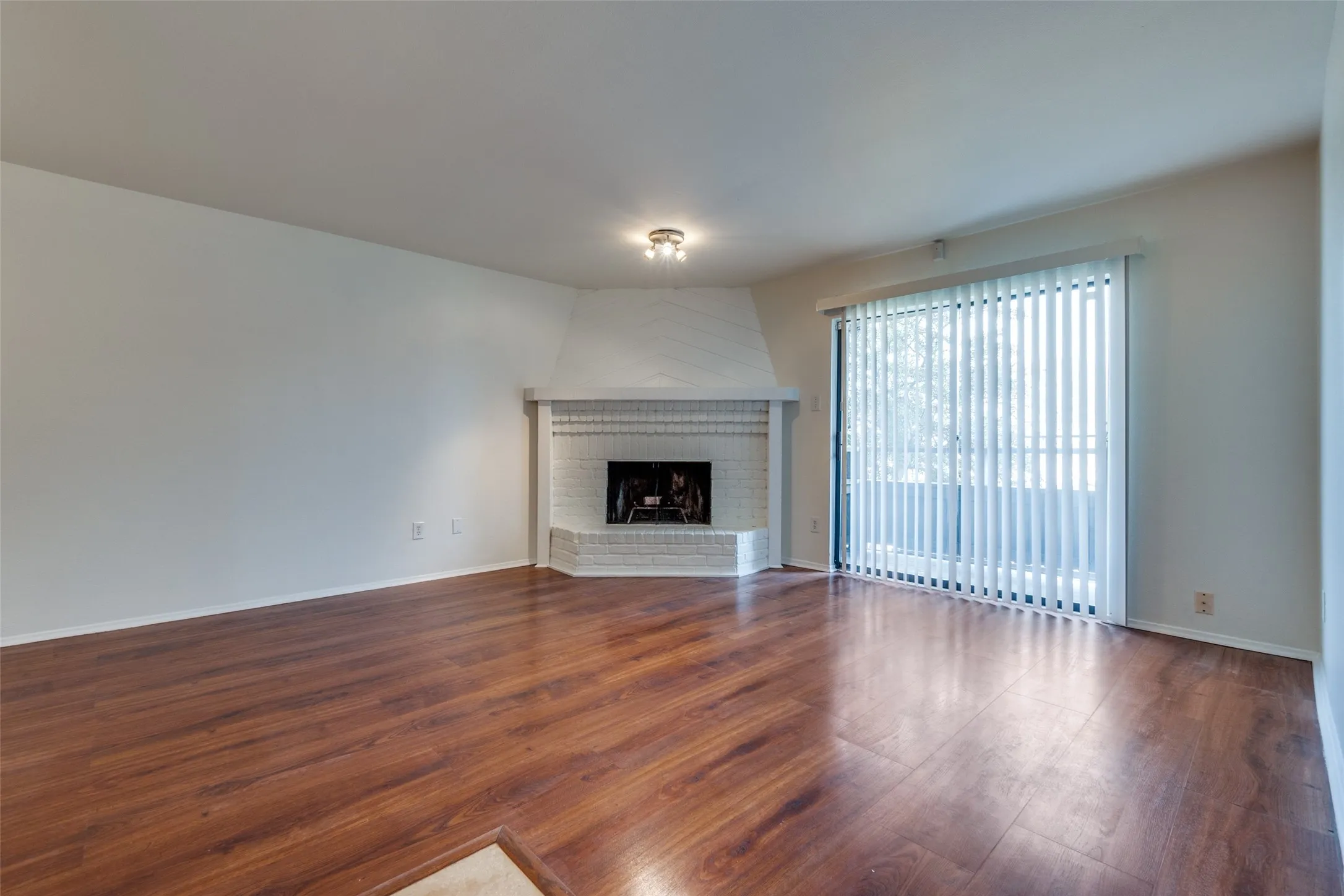 Condominium For Sale in Dallas County , 4800 Northway Drive 2C, Dallas, Texas 75206, 2 Bedroom, 2 Bathroom, Garage spaces, 1,018 Sqft, built in 1981, mls#21286100, Real Estate Agent in Dallas, Homes For Sale in Dallas county, Homes For Sale in Dallas, Realtor in Dallas Texas, Real Estate Brokerage Independent Realty Texas, Luminita Cordes Realtor