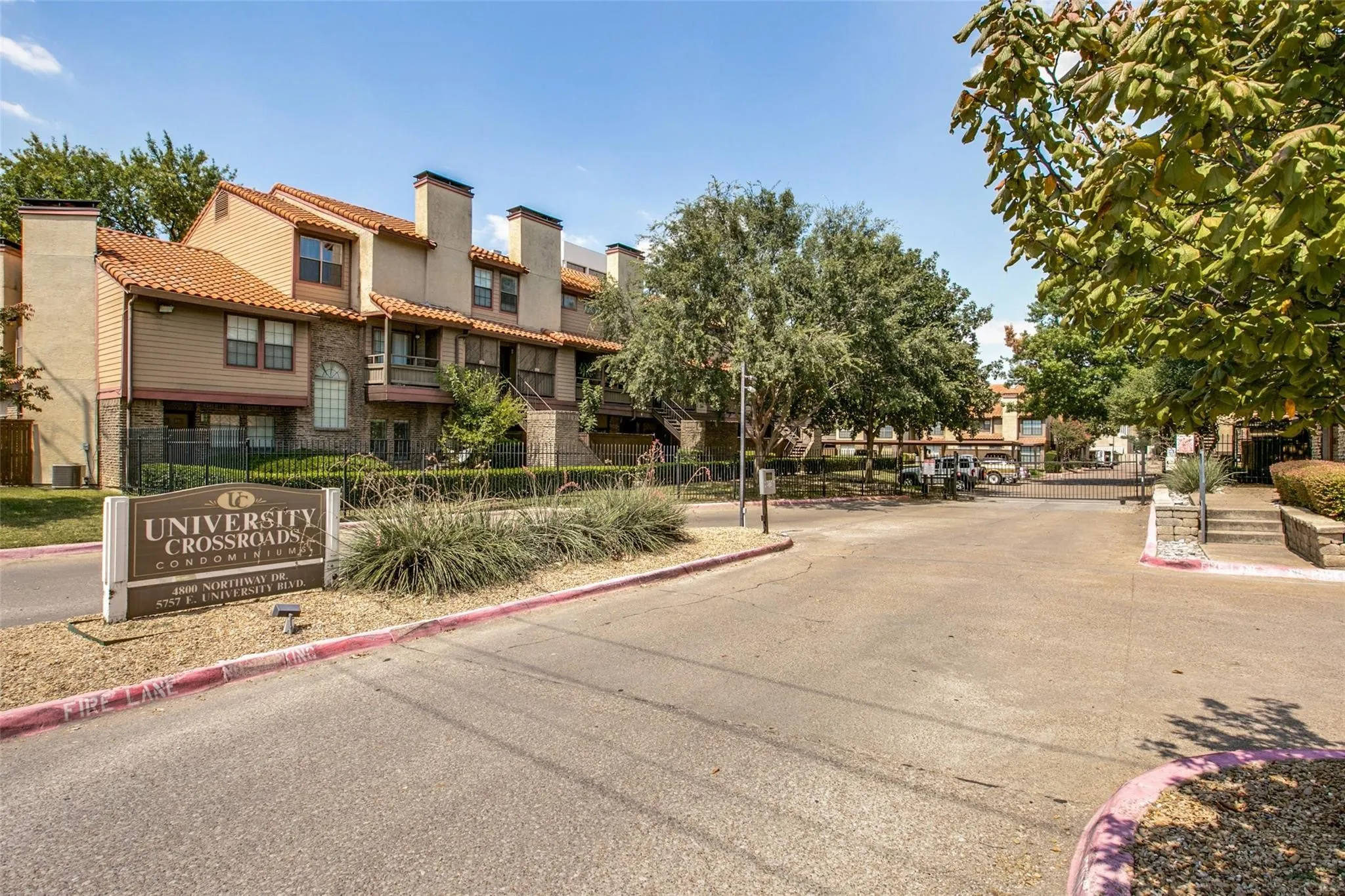 Condominium For Sale in Dallas County , 4800 Northway Drive 2C, Dallas, Texas 75206, 2 Bedroom, 2 Bathroom, Garage spaces, 1,018 Sqft, built in 1981, mls#21286100, Real Estate Agent in Dallas, Homes For Sale in Dallas county, Homes For Sale in Dallas, Realtor in Dallas Texas, Real Estate Brokerage Independent Realty Texas, Luminita Cordes Realtor