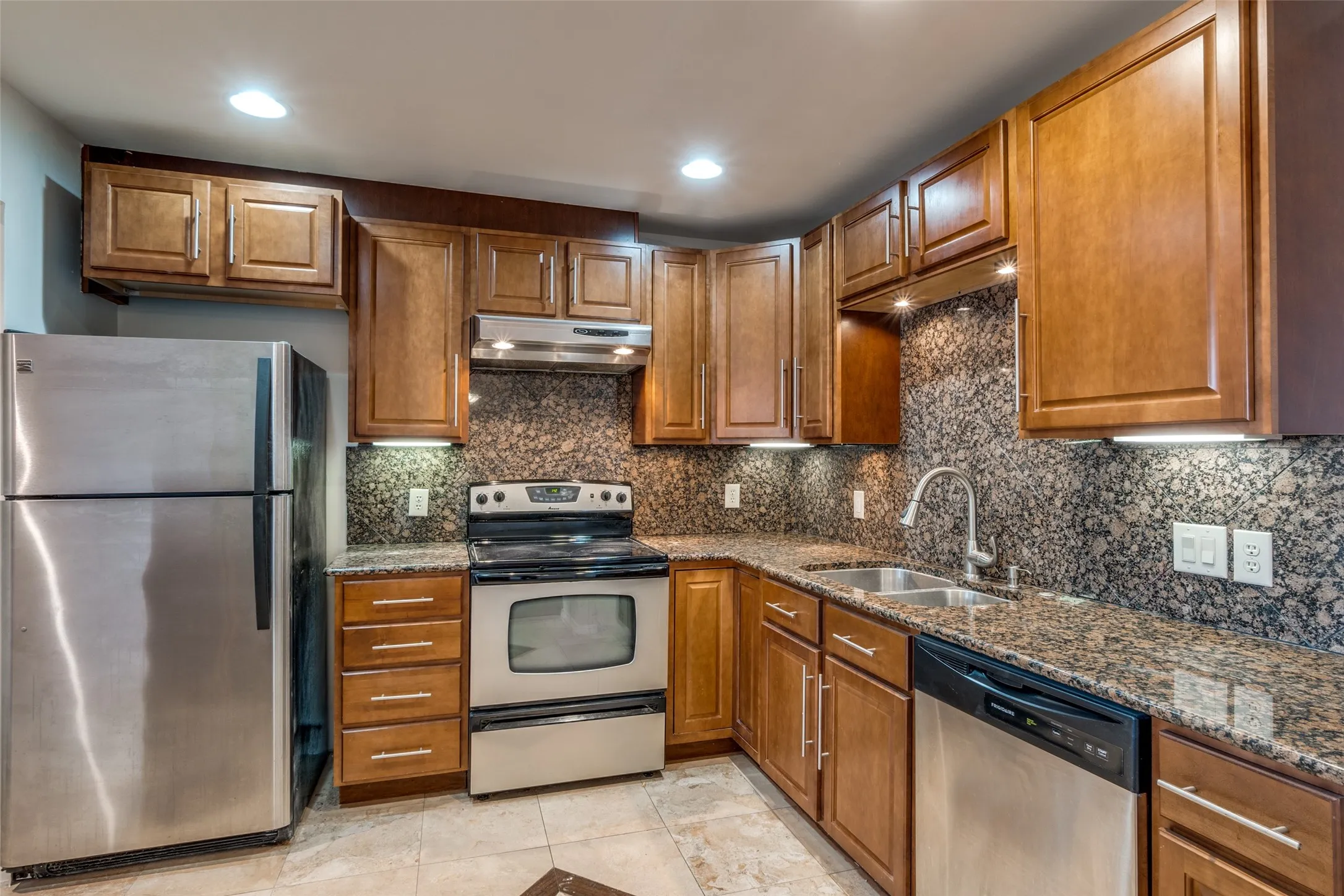 Condominium For Sale in Dallas County , 4800 Northway Drive 2C, Dallas, Texas 75206, 2 Bedroom, 2 Bathroom, Garage spaces, 1,018 Sqft, built in 1981, mls#21286100, Real Estate Agent in Dallas, Homes For Sale in Dallas county, Homes For Sale in Dallas, Realtor in Dallas Texas, Real Estate Brokerage Independent Realty Texas, Luminita Cordes Realtor