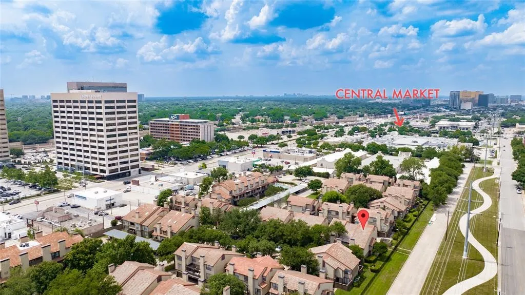 Condominium For Sale in Dallas County , 4800 Northway Drive 2C, Dallas, Texas 75206, 2 Bedroom, 2 Bathroom, Garage spaces, 1,018 Sqft, built in 1981, mls#21286100, Real Estate Agent in Dallas, Homes For Sale in Dallas county, Homes For Sale in Dallas, Realtor in Dallas Texas, Real Estate Brokerage Independent Realty Texas, Luminita Cordes Realtor