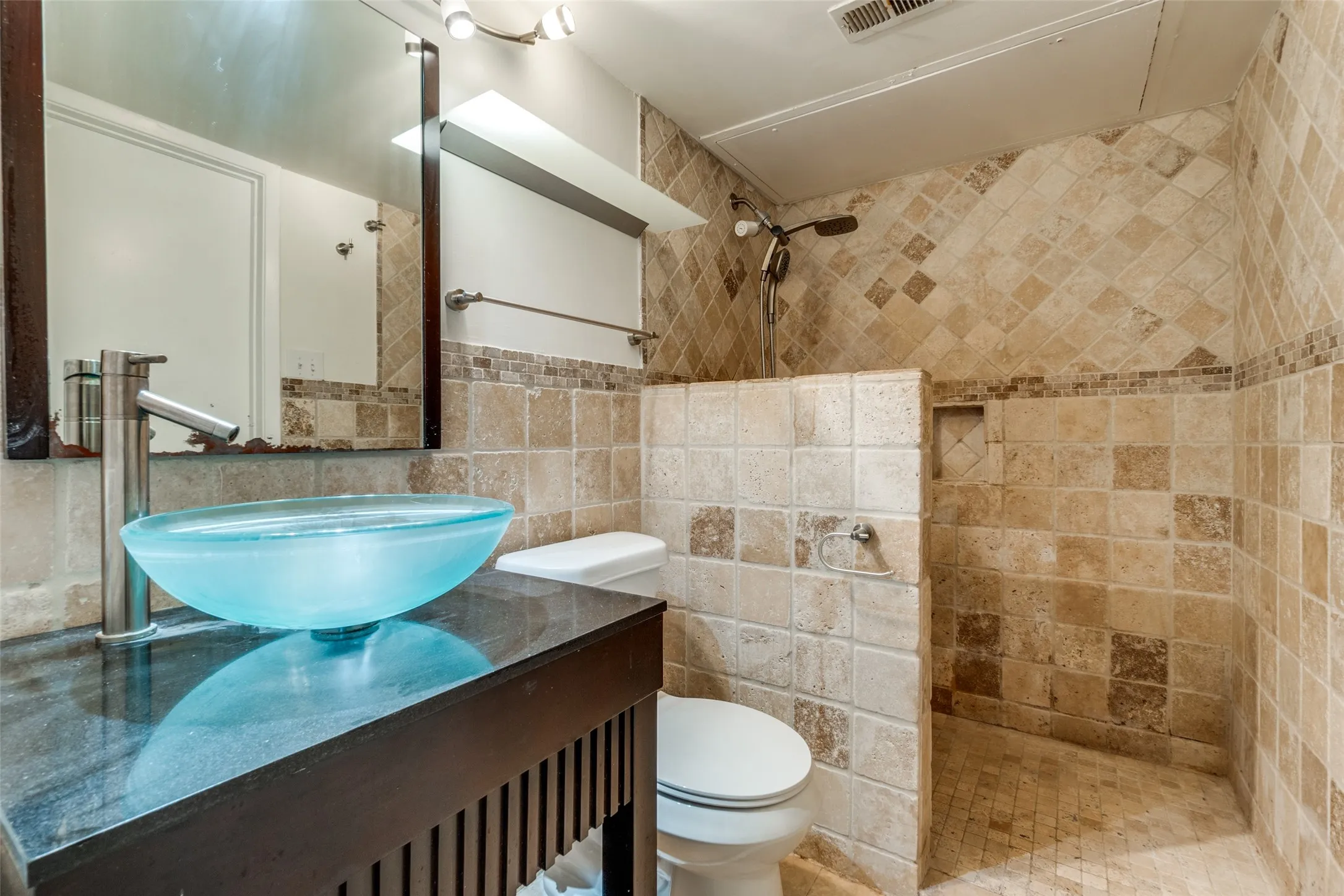 Condominium For Sale in Dallas County , 4800 Northway Drive 2C, Dallas, Texas 75206, 2 Bedroom, 2 Bathroom, Garage spaces, 1,018 Sqft, built in 1981, mls#21286100, Real Estate Agent in Dallas, Homes For Sale in Dallas county, Homes For Sale in Dallas, Realtor in Dallas Texas, Real Estate Brokerage Independent Realty Texas, Luminita Cordes Realtor