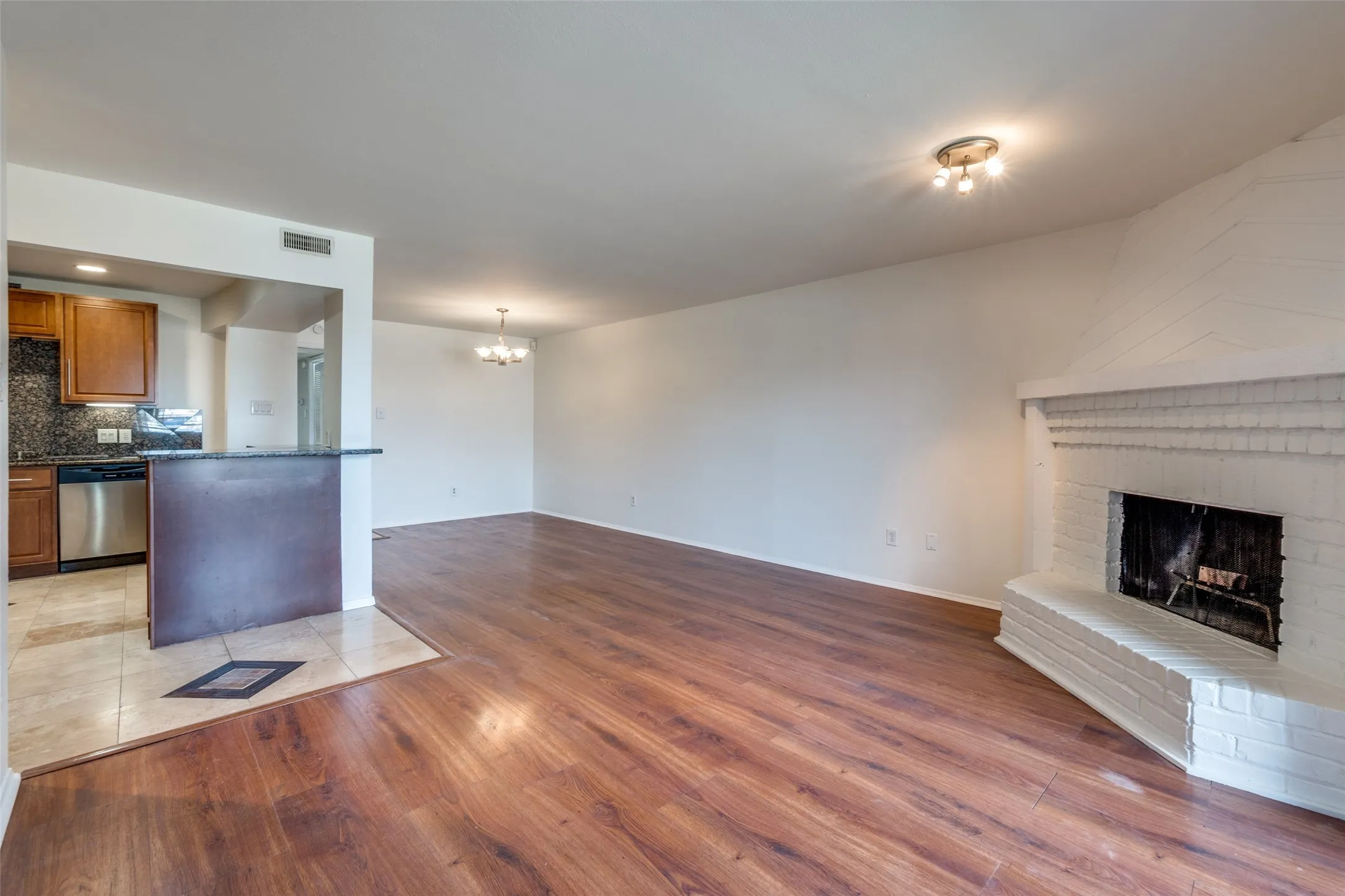 Condominium For Sale in Dallas County , 4800 Northway Drive 2C, Dallas, Texas 75206, 2 Bedroom, 2 Bathroom, Garage spaces, 1,018 Sqft, built in 1981, mls#21286100, Real Estate Agent in Dallas, Homes For Sale in Dallas county, Homes For Sale in Dallas, Realtor in Dallas Texas, Real Estate Brokerage Independent Realty Texas, Luminita Cordes Realtor