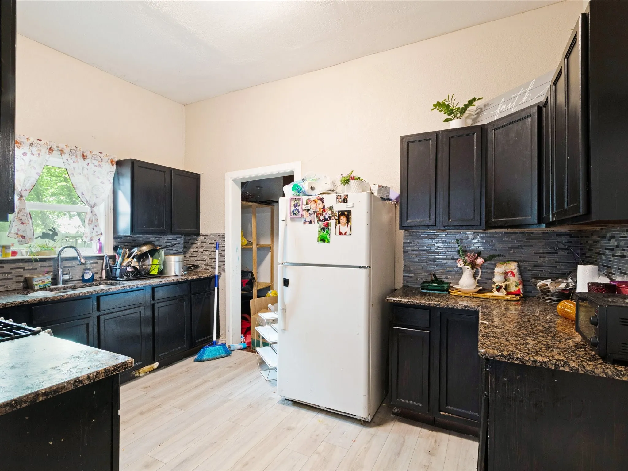 Single Family Residence For Sale in Dallas County , 2522 Wilhurt Avenue, Dallas, Texas 75216, 4 Bedroom, 2 Bathroom, Garage spaces, 1,244 Sqft, built in 1940, mls#21286065, Real Estate Agent in Dallas, Homes For Sale in Dallas county, Homes For Sale in Dallas, Realtor in Dallas Texas, Real Estate Brokerage Independent Realty Texas, Luminita Cordes Realtor