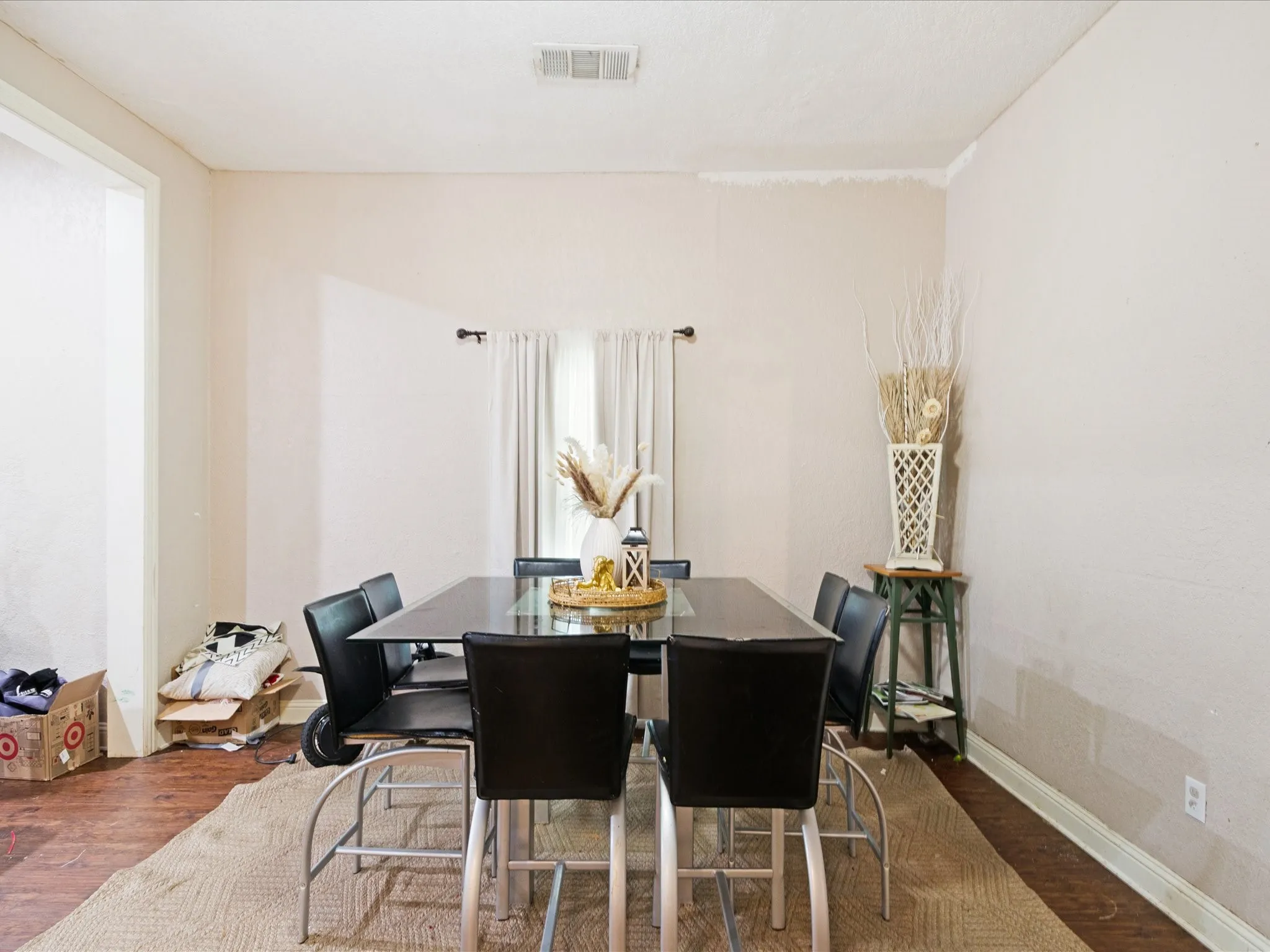 Single Family Residence For Sale in Dallas County , 2522 Wilhurt Avenue, Dallas, Texas 75216, 4 Bedroom, 2 Bathroom, Garage spaces, 1,244 Sqft, built in 1940, mls#21286065, Real Estate Agent in Dallas, Homes For Sale in Dallas county, Homes For Sale in Dallas, Realtor in Dallas Texas, Real Estate Brokerage Independent Realty Texas, Luminita Cordes Realtor