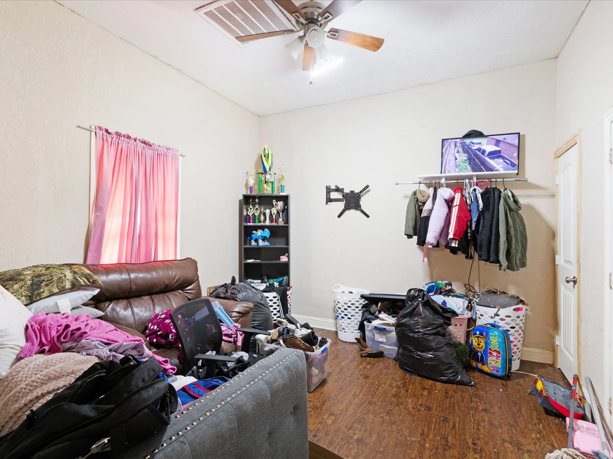 Single Family Residence For Sale in Dallas County , 2522 Wilhurt Avenue, Dallas, Texas 75216, 4 Bedroom, 2 Bathroom, Garage spaces, 1,244 Sqft, built in 1940, mls#21286065, Real Estate Agent in Dallas, Homes For Sale in Dallas county, Homes For Sale in Dallas, Realtor in Dallas Texas, Real Estate Brokerage Independent Realty Texas, Luminita Cordes Realtor