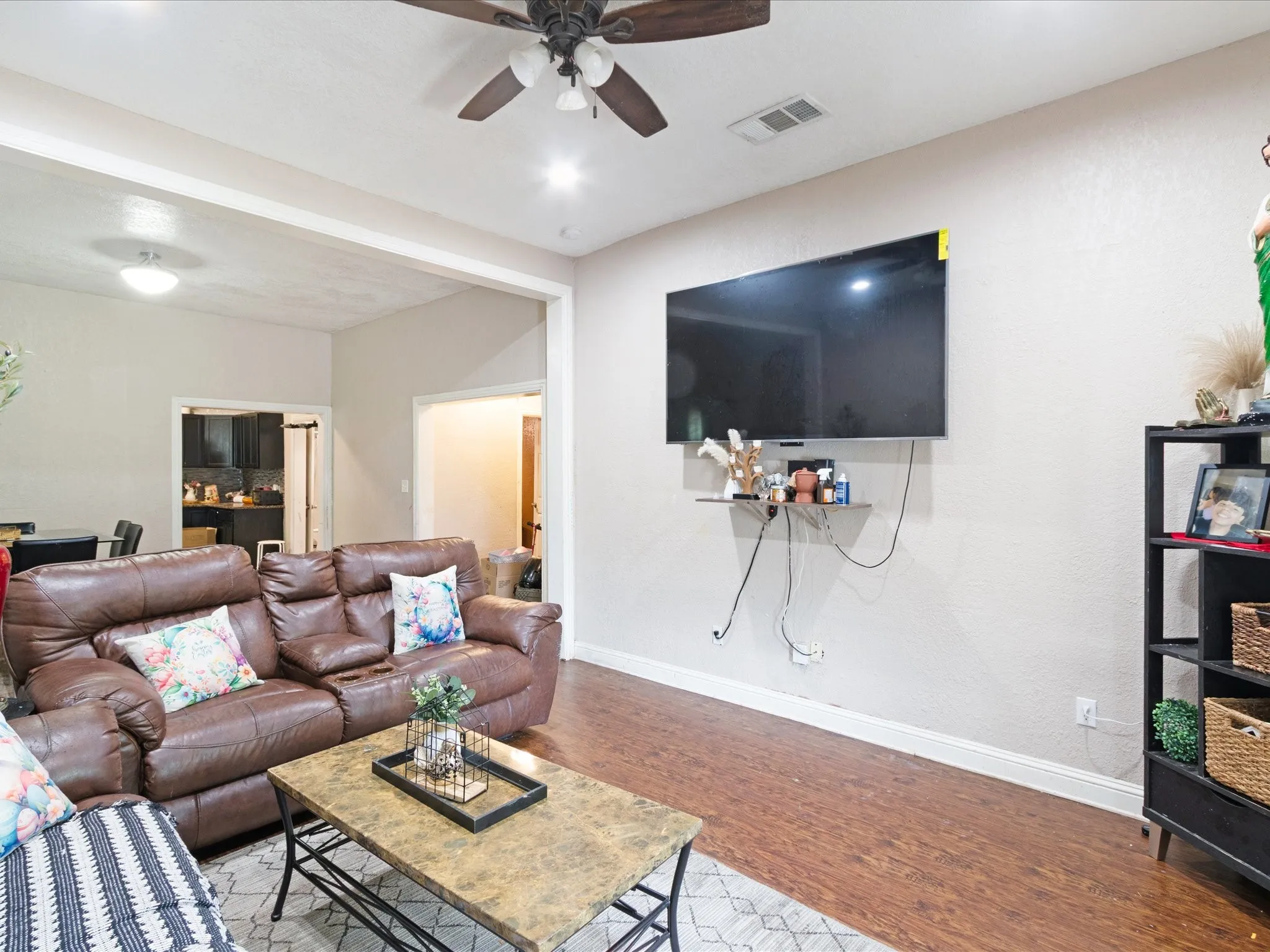 Single Family Residence For Sale in Dallas County , 2522 Wilhurt Avenue, Dallas, Texas 75216, 4 Bedroom, 2 Bathroom, Garage spaces, 1,244 Sqft, built in 1940, mls#21286065, Real Estate Agent in Dallas, Homes For Sale in Dallas county, Homes For Sale in Dallas, Realtor in Dallas Texas, Real Estate Brokerage Independent Realty Texas, Luminita Cordes Realtor