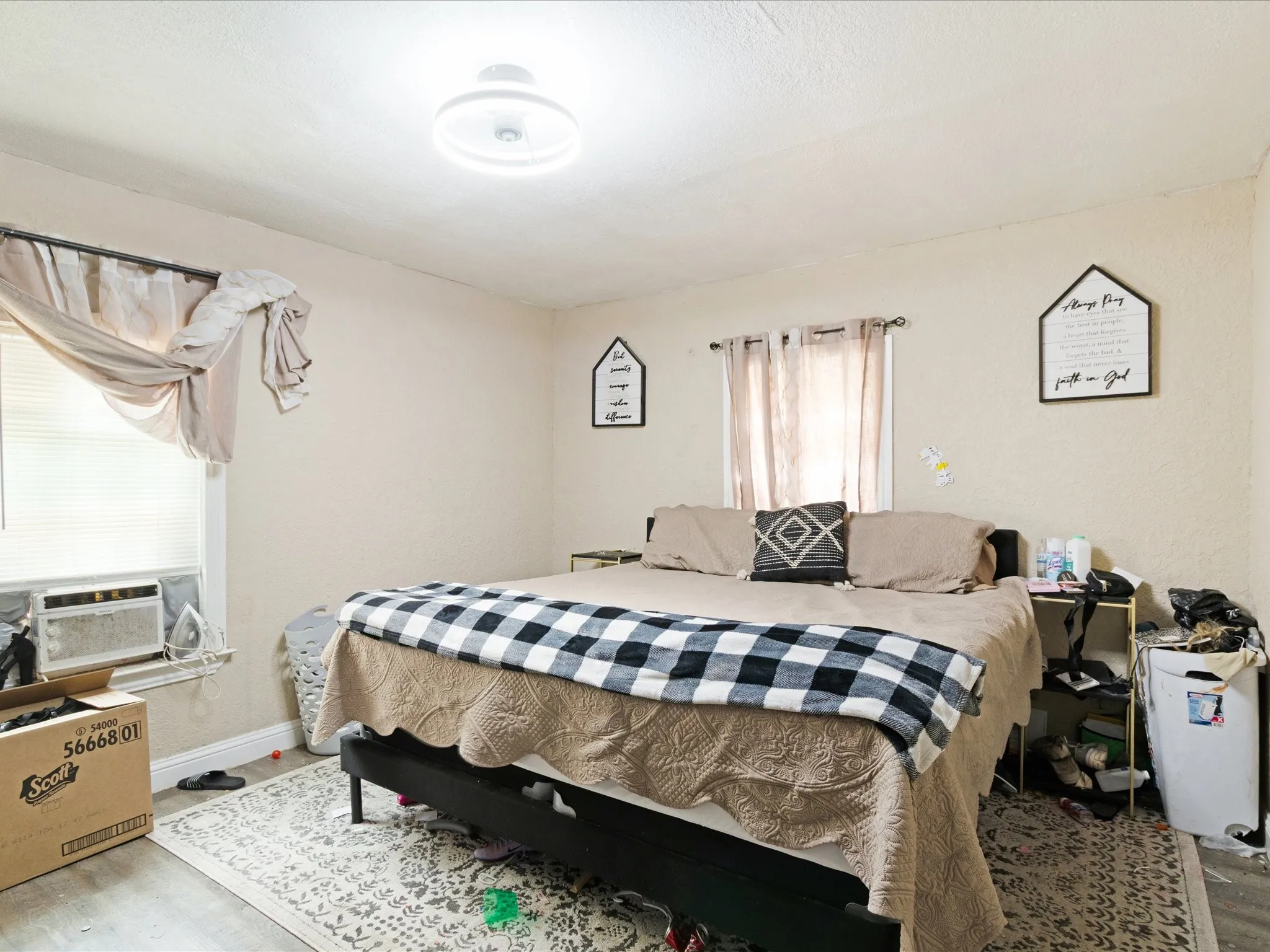Single Family Residence For Sale in Dallas County , 2522 Wilhurt Avenue, Dallas, Texas 75216, 4 Bedroom, 2 Bathroom, Garage spaces, 1,244 Sqft, built in 1940, mls#21286065, Real Estate Agent in Dallas, Homes For Sale in Dallas county, Homes For Sale in Dallas, Realtor in Dallas Texas, Real Estate Brokerage Independent Realty Texas, Luminita Cordes Realtor
