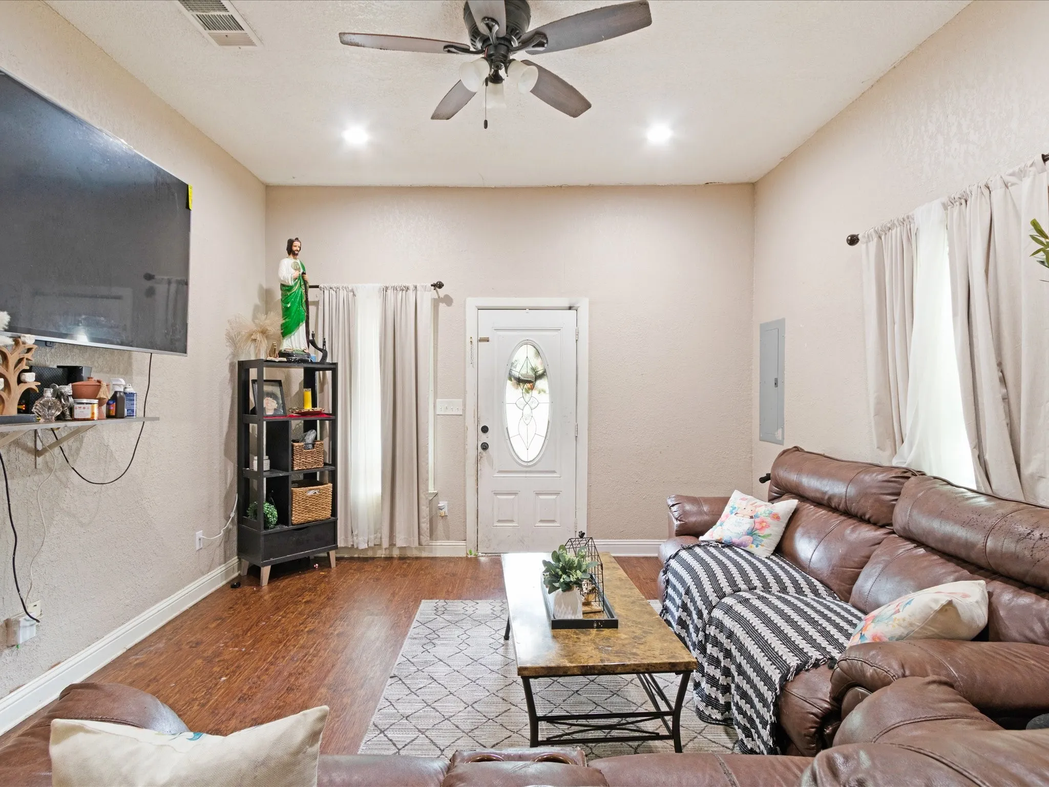 Single Family Residence For Sale in Dallas County , 2522 Wilhurt Avenue, Dallas, Texas 75216, 4 Bedroom, 2 Bathroom, Garage spaces, 1,244 Sqft, built in 1940, mls#21286065, Real Estate Agent in Dallas, Homes For Sale in Dallas county, Homes For Sale in Dallas, Realtor in Dallas Texas, Real Estate Brokerage Independent Realty Texas, Luminita Cordes Realtor