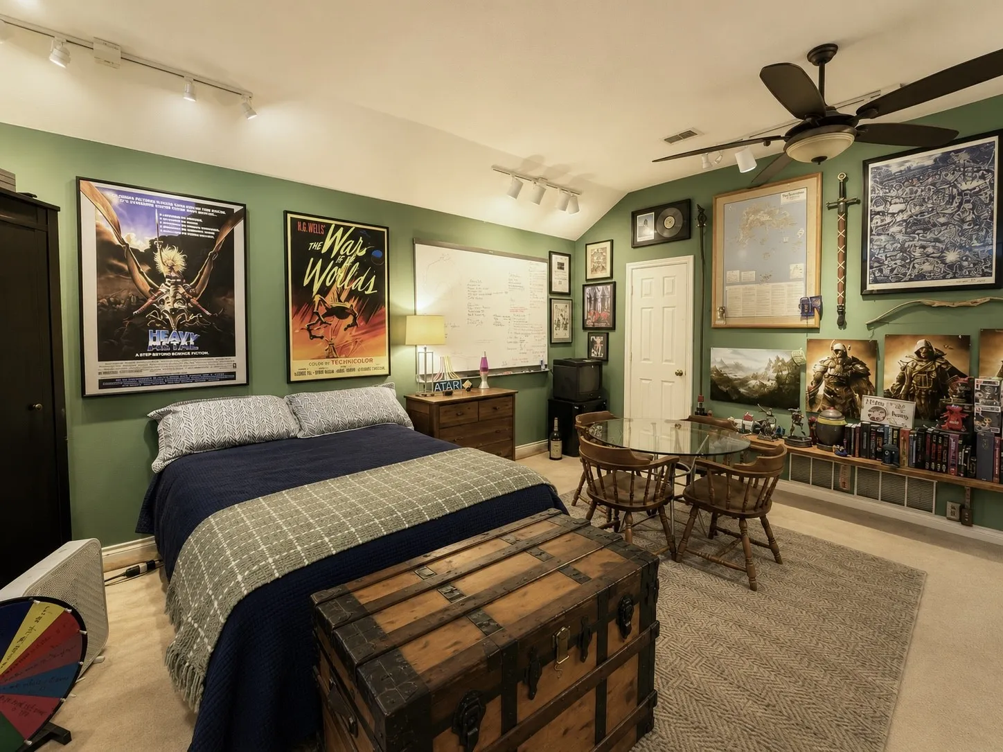 First flood huge guest bedroom/gameroom/home office/craft room