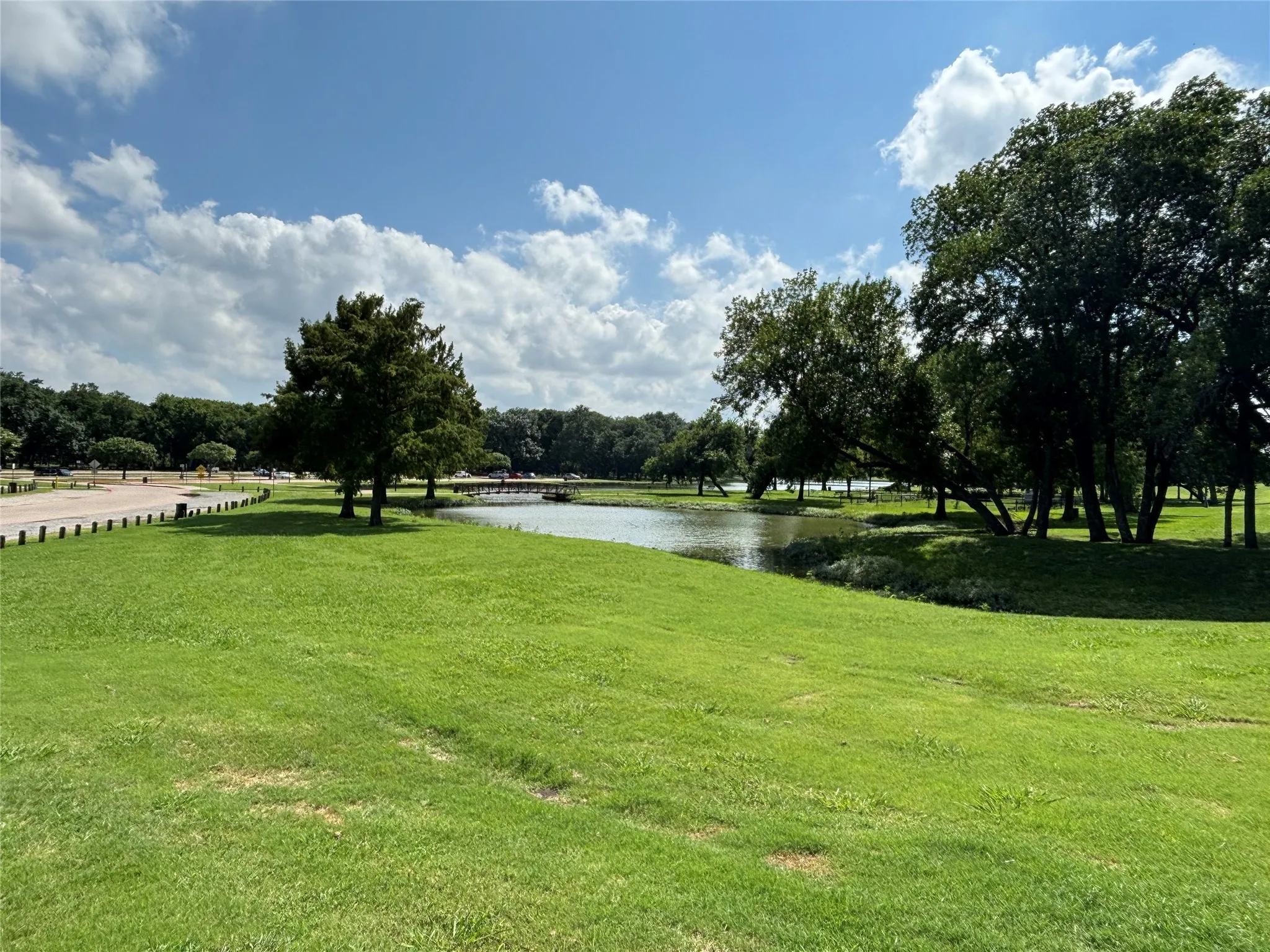 Single Family Residence For Sale in Collin County , 1221 Big Bend Drive, Mc Kinney, Texas 75069, 4 Bedroom, 3 Bathroom, Garage spaces, 2,504 Sqft, built in 1990, mls#21286091, Real Estate Agent in Mc Kinney, Homes For Sale in Collin county, Homes For Sale in Mc Kinney, Realtor in Mc Kinney Texas, Real Estate Brokerage Independent Realty Texas, Luminita Cordes Realtor