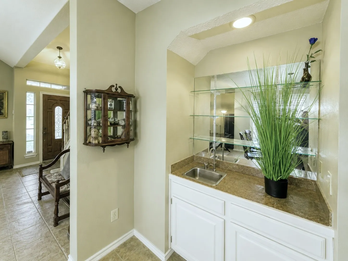 Wet bar in the dining area