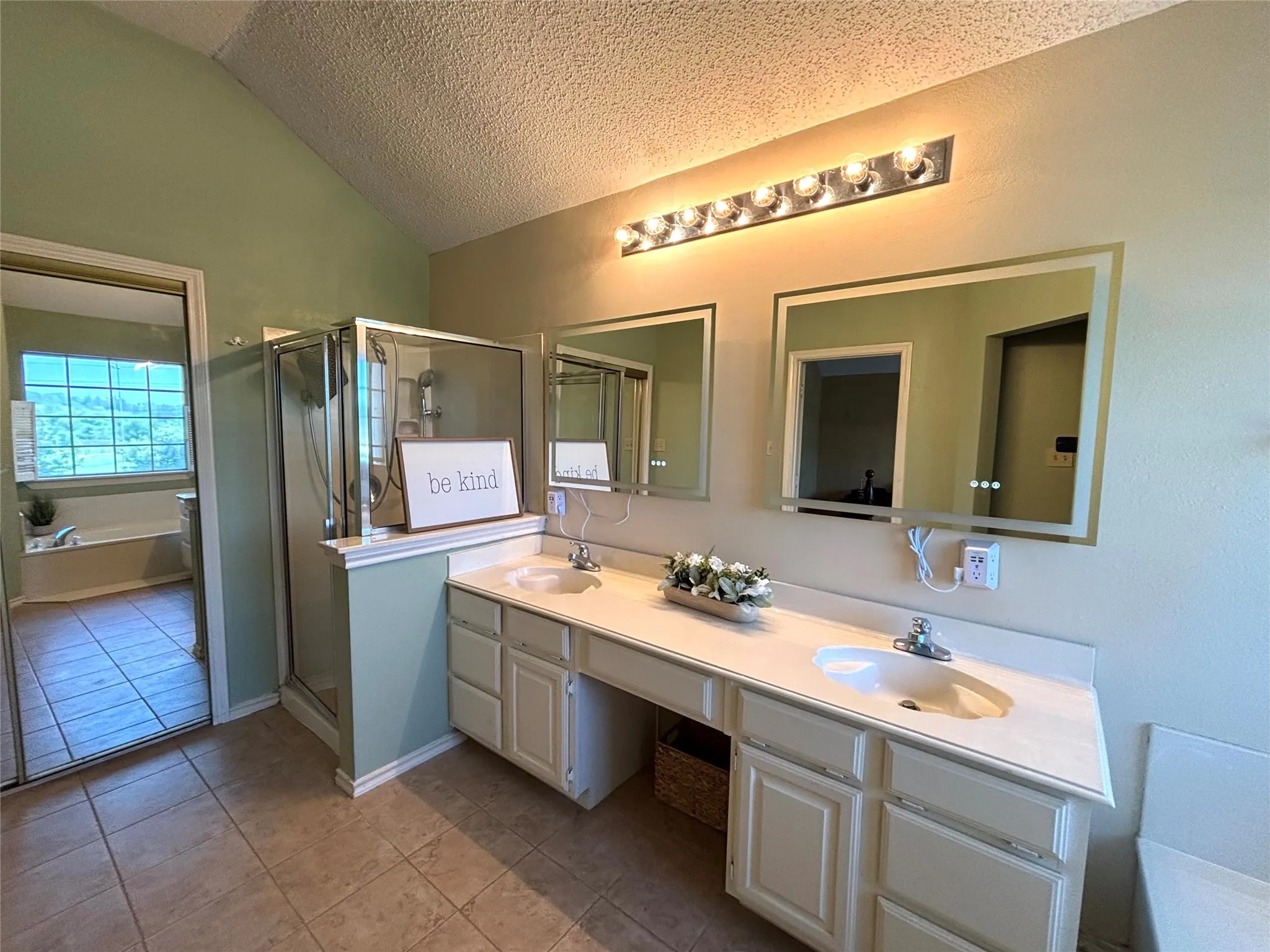Single Family Residence For Sale in Collin County , 1221 Big Bend Drive, Mc Kinney, Texas 75069, 4 Bedroom, 3 Bathroom, Garage spaces, 2,504 Sqft, built in 1990, mls#21286091, Real Estate Agent in Mc Kinney, Homes For Sale in Collin county, Homes For Sale in Mc Kinney, Realtor in Mc Kinney Texas, Real Estate Brokerage Independent Realty Texas, Luminita Cordes Realtor