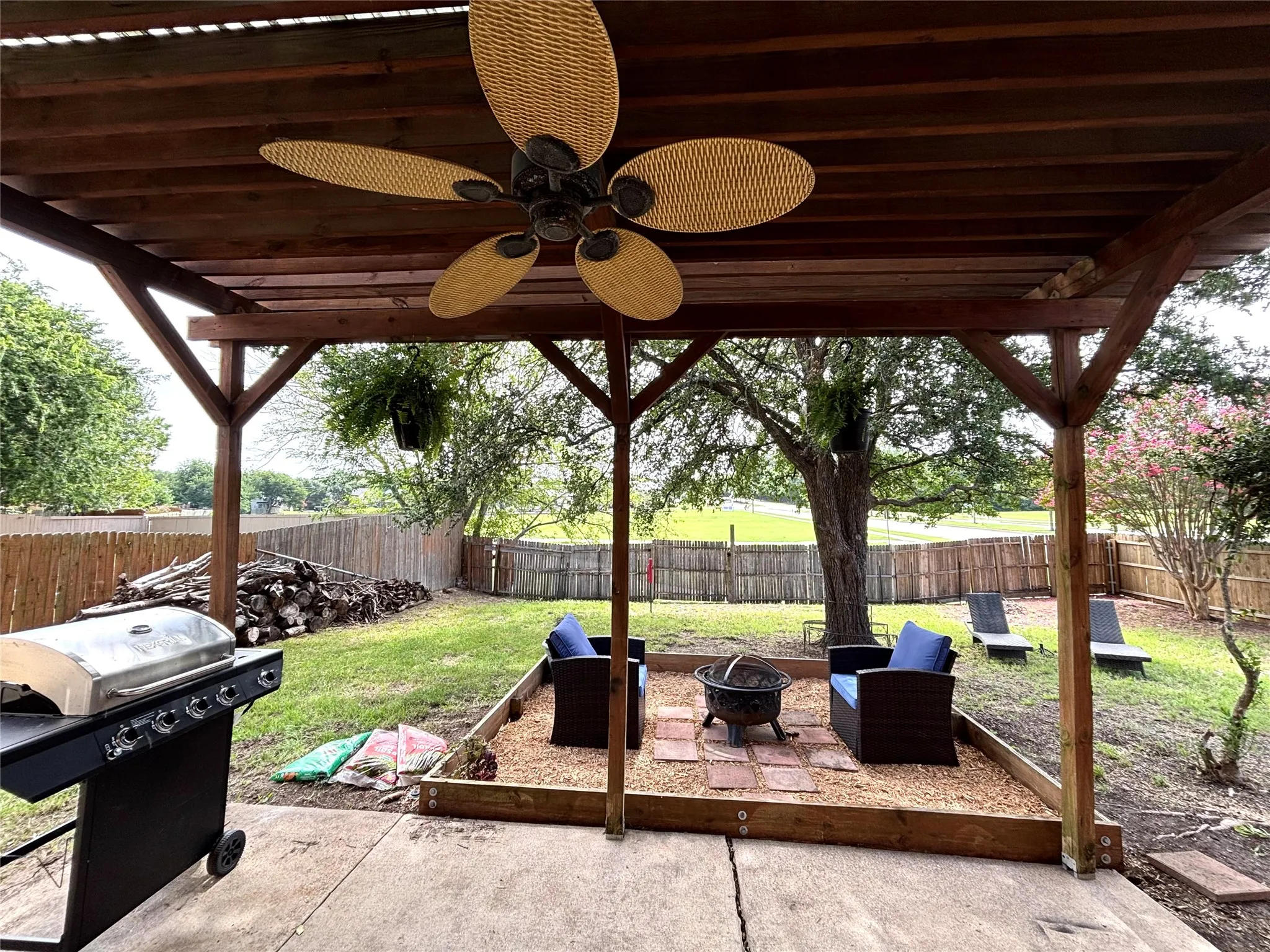 Single Family Residence For Sale in Collin County , 1221 Big Bend Drive, Mc Kinney, Texas 75069, 4 Bedroom, 3 Bathroom, Garage spaces, 2,504 Sqft, built in 1990, mls#21286091, Real Estate Agent in Mc Kinney, Homes For Sale in Collin county, Homes For Sale in Mc Kinney, Realtor in Mc Kinney Texas, Real Estate Brokerage Independent Realty Texas, Luminita Cordes Realtor