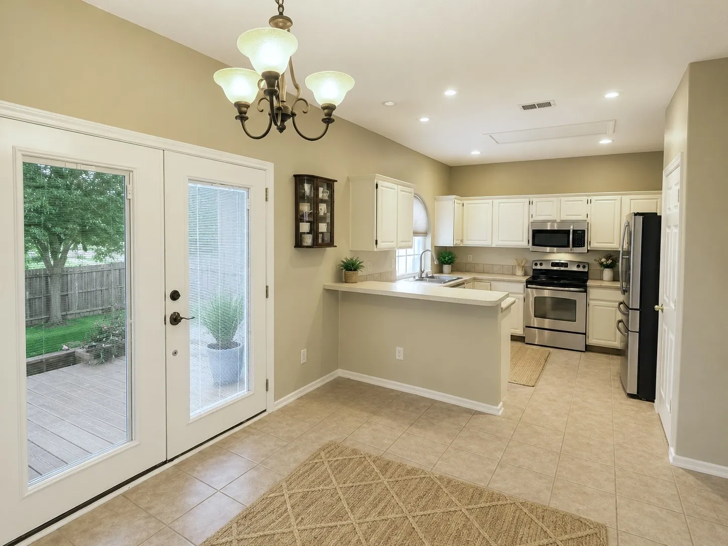 Kitchen & breakfast area with atrium doors That have been recently replaced. leading to the backyard.