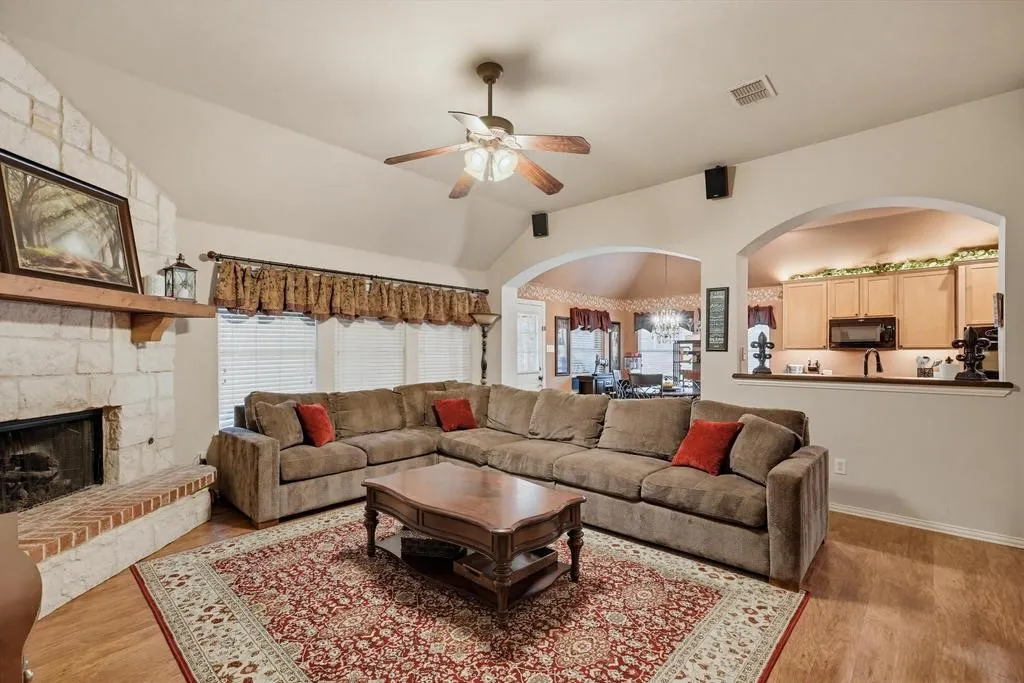 Single Family Residence For Sale in Tarrant County , 5204 Appalachian Way, Fort Worth, Texas 76123, 4 Bedrooms, 2 Bathrooms, 2 Garage spaces, 2,268 Sqft, built in 2002, Price $325,000, mls#21286121, Real Estate Agent in Fort Worth, Homes For Sale in Tarrant county, Homes For Sale in Fort Worth, Realtor in Fort Worth Texas, Real Estate Brokerage Independent Realty Texas, Luminita Cordes Realtor
