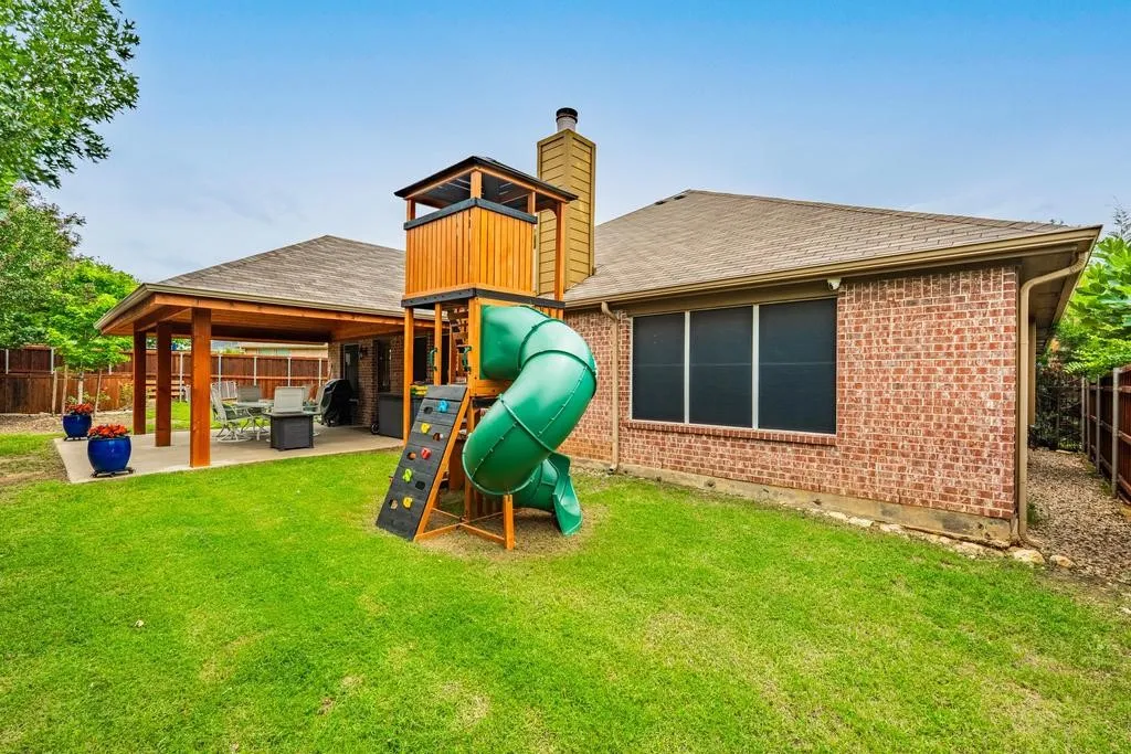 Single Family Residence For Sale in Tarrant County , 5204 Appalachian Way, Fort Worth, Texas 76123, 4 Bedrooms, 2 Bathrooms, 2 Garage spaces, 2,268 Sqft, built in 2002, Price $325,000, mls#21286121, Real Estate Agent in Fort Worth, Homes For Sale in Tarrant county, Homes For Sale in Fort Worth, Realtor in Fort Worth Texas, Real Estate Brokerage Independent Realty Texas, Luminita Cordes Realtor