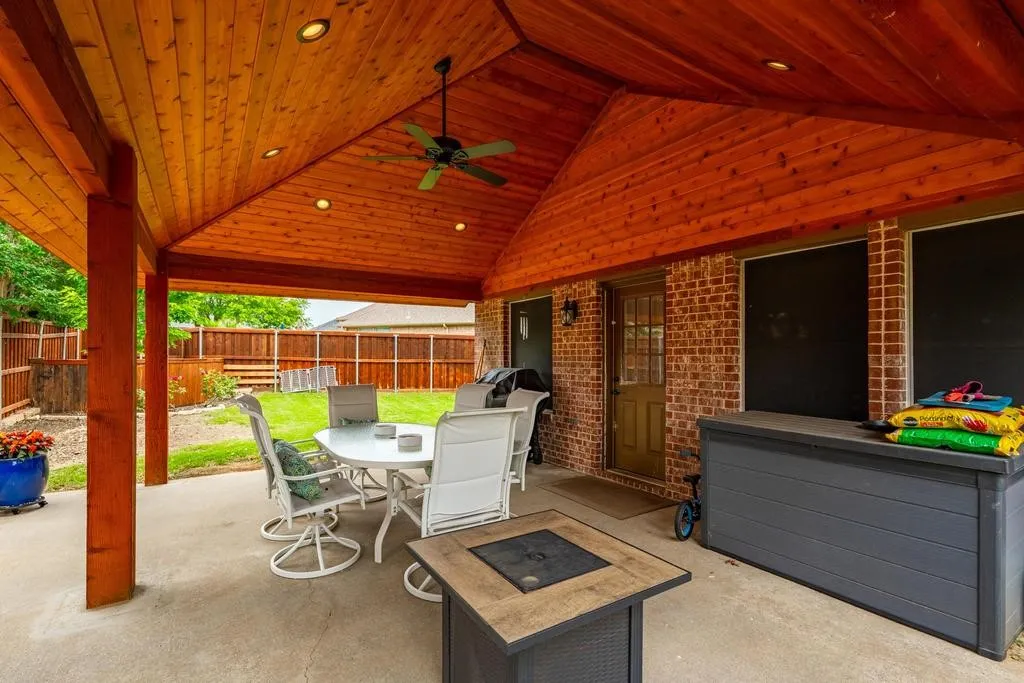 Single Family Residence For Sale in Tarrant County , 5204 Appalachian Way, Fort Worth, Texas 76123, 4 Bedrooms, 2 Bathrooms, 2 Garage spaces, 2,268 Sqft, built in 2002, Price $325,000, mls#21286121, Real Estate Agent in Fort Worth, Homes For Sale in Tarrant county, Homes For Sale in Fort Worth, Realtor in Fort Worth Texas, Real Estate Brokerage Independent Realty Texas, Luminita Cordes Realtor