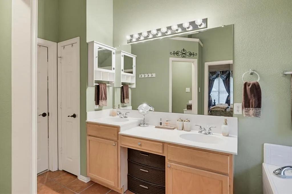 Single Family Residence For Sale in Tarrant County , 5204 Appalachian Way, Fort Worth, Texas 76123, 4 Bedrooms, 2 Bathrooms, 2 Garage spaces, 2,268 Sqft, built in 2002, Price $325,000, mls#21286121, Real Estate Agent in Fort Worth, Homes For Sale in Tarrant county, Homes For Sale in Fort Worth, Realtor in Fort Worth Texas, Real Estate Brokerage Independent Realty Texas, Luminita Cordes Realtor