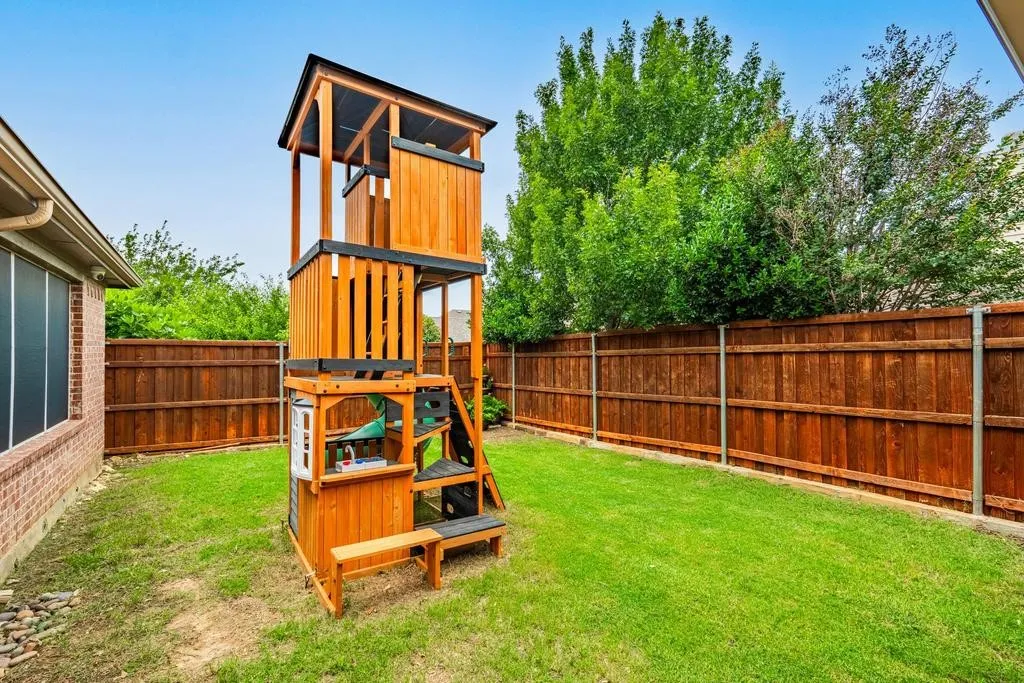 Single Family Residence For Sale in Tarrant County , 5204 Appalachian Way, Fort Worth, Texas 76123, 4 Bedrooms, 2 Bathrooms, 2 Garage spaces, 2,268 Sqft, built in 2002, Price $325,000, mls#21286121, Real Estate Agent in Fort Worth, Homes For Sale in Tarrant county, Homes For Sale in Fort Worth, Realtor in Fort Worth Texas, Real Estate Brokerage Independent Realty Texas, Luminita Cordes Realtor