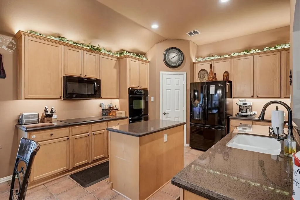 Single Family Residence For Sale in Tarrant County , 5204 Appalachian Way, Fort Worth, Texas 76123, 4 Bedrooms, 2 Bathrooms, 2 Garage spaces, 2,268 Sqft, built in 2002, Price $325,000, mls#21286121, Real Estate Agent in Fort Worth, Homes For Sale in Tarrant county, Homes For Sale in Fort Worth, Realtor in Fort Worth Texas, Real Estate Brokerage Independent Realty Texas, Luminita Cordes Realtor