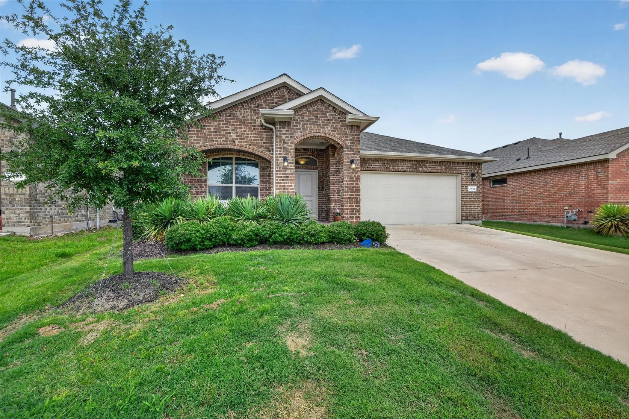 Single Family Residence For Sale in Parker County , 2428 O'Connor Ranch Drive, Weatherford, Texas 76087, 3 Bedroom, 2 Bathroom, 2 Garage spaces, 1,736 Sqft, built in 2021, mls#21286074, Real Estate Agent in Weatherford, Homes For Sale in Parker county, Homes For Sale in Weatherford, Realtor in Weatherford Texas, Real Estate Brokerage Independent Realty Texas, Luminita Cordes Realtor